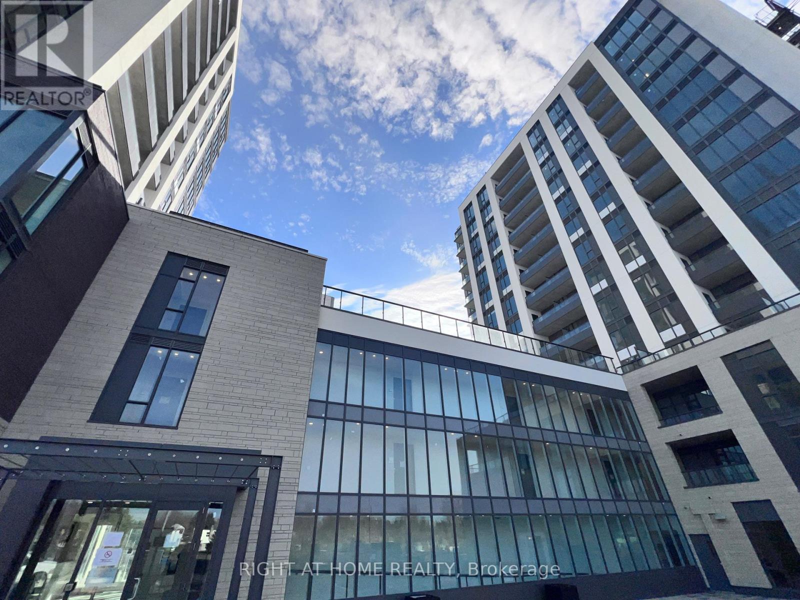 A215 - 705 Davis Drive, Newmarket, Ontario  L3Y 0J1 - Photo 2 - N12577684