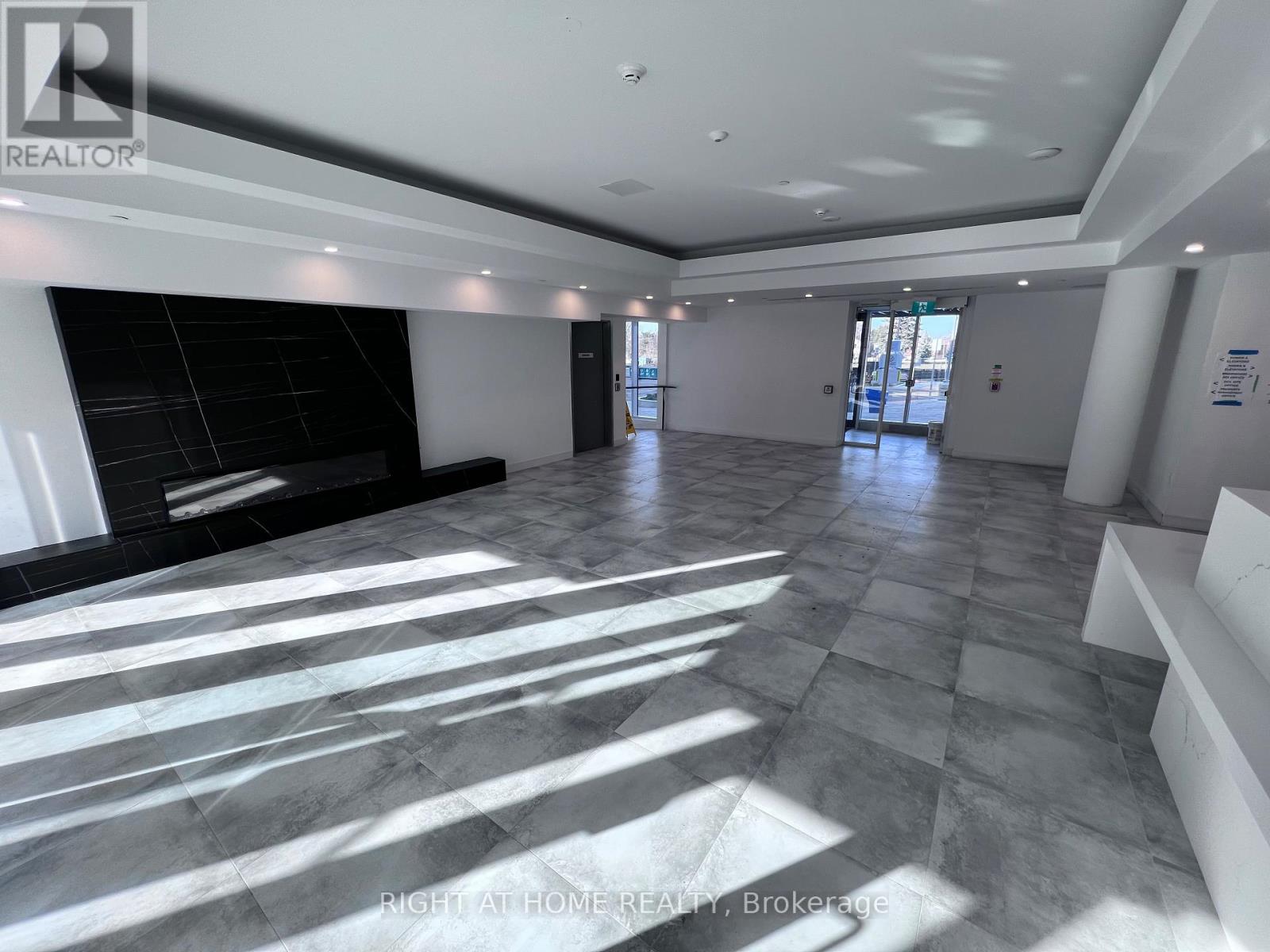 A215 - 705 Davis Drive, Newmarket, Ontario  L3Y 0J1 - Photo 3 - N12577684