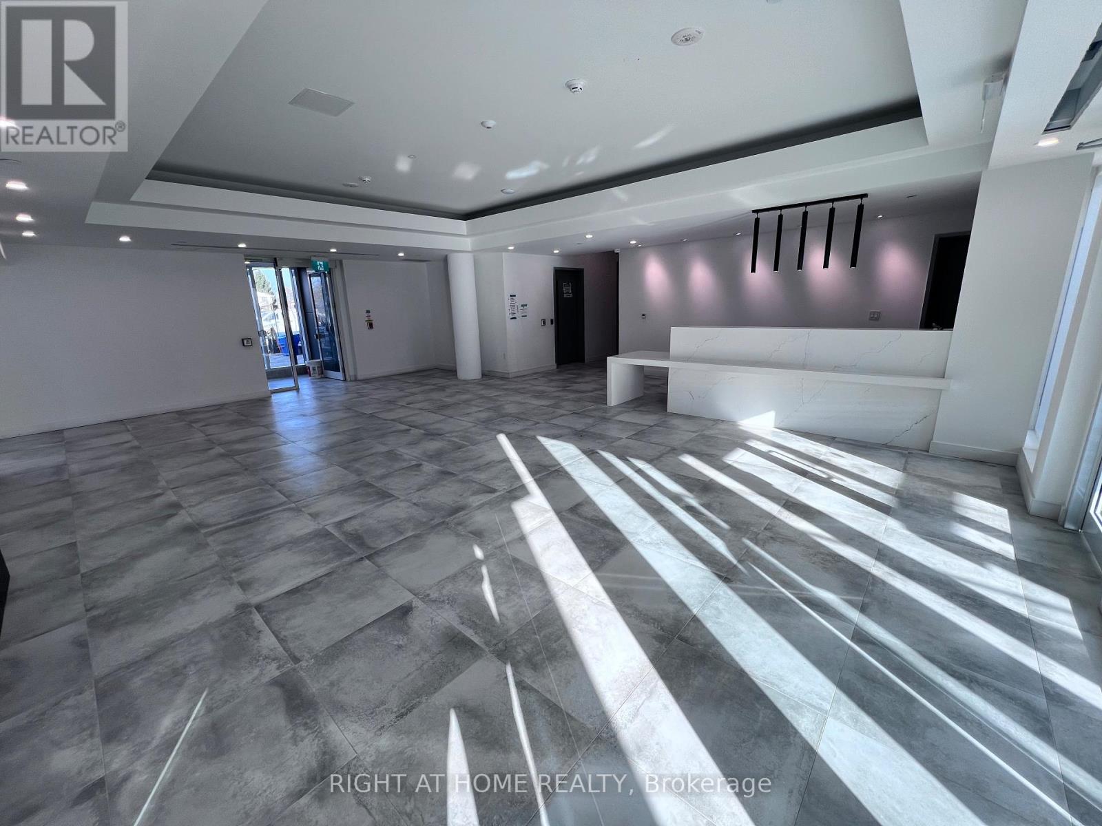 A215 - 705 Davis Drive, Newmarket, Ontario  L3Y 0J1 - Photo 4 - N12577684