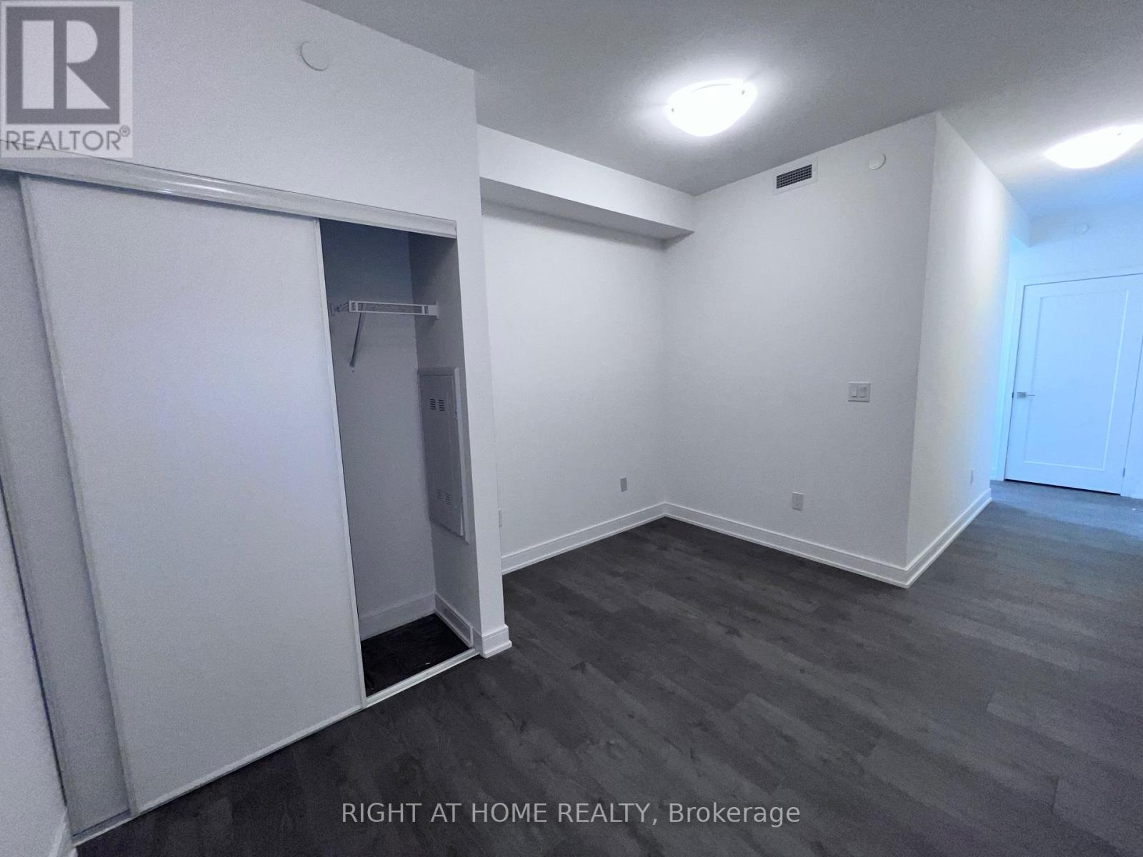 A215 - 705 Davis Drive, Newmarket, Ontario  L3Y 0J1 - Photo 6 - N12577684