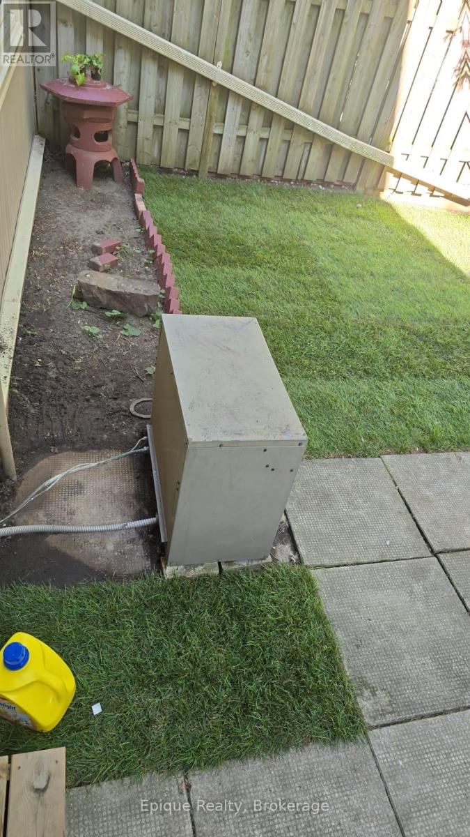 9 - 30 Green Valley Drive, Kitchener, Ontario  N2P 1G8 - Photo 24 - X12433471