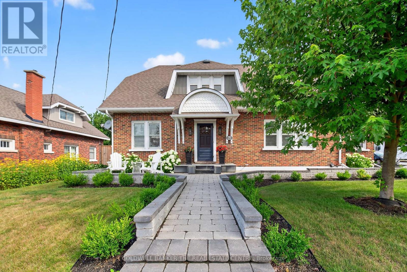 190 Royal St Royal Street N, Gravenhurst, Ontario  P1P 1H5 - Photo 2 - X12505560