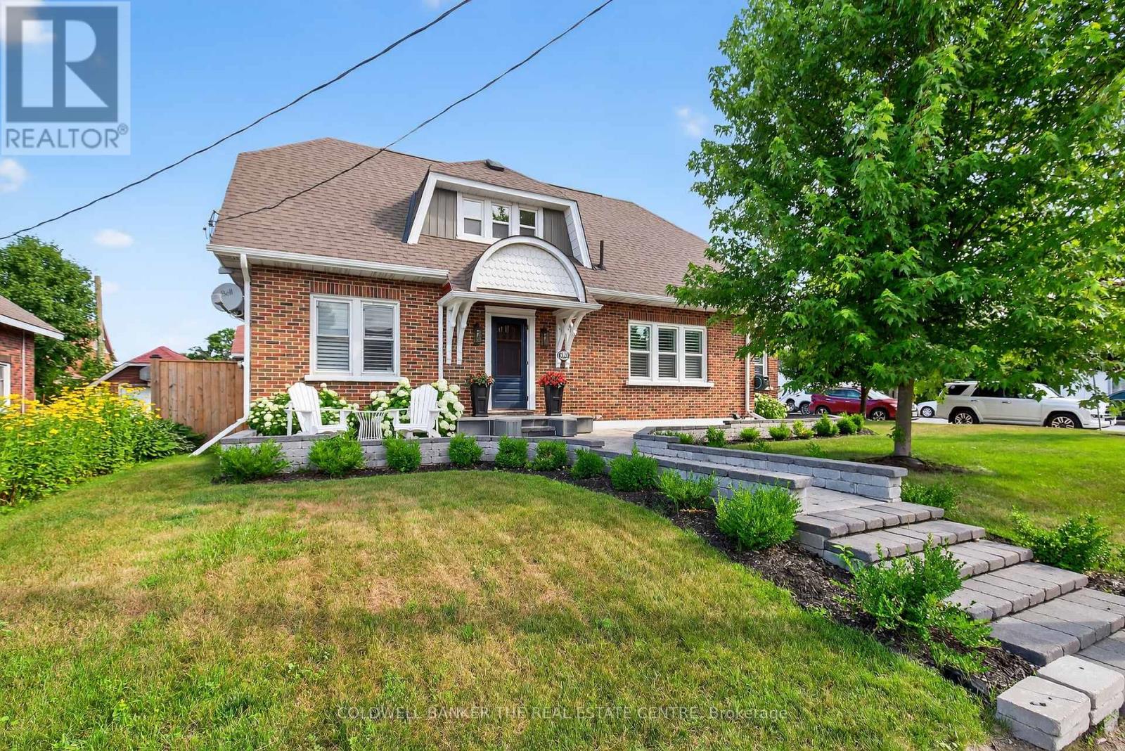 190 Royal St Royal Street N, Gravenhurst, Ontario  P1P 1H5 - Photo 1 - X12505560