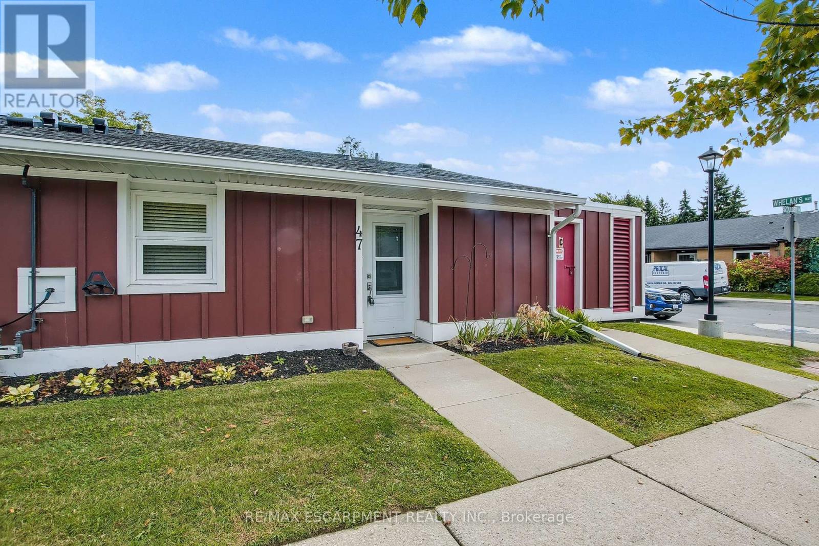 47 SZOLLOSY CIRCLE, Hamilton, Ontario