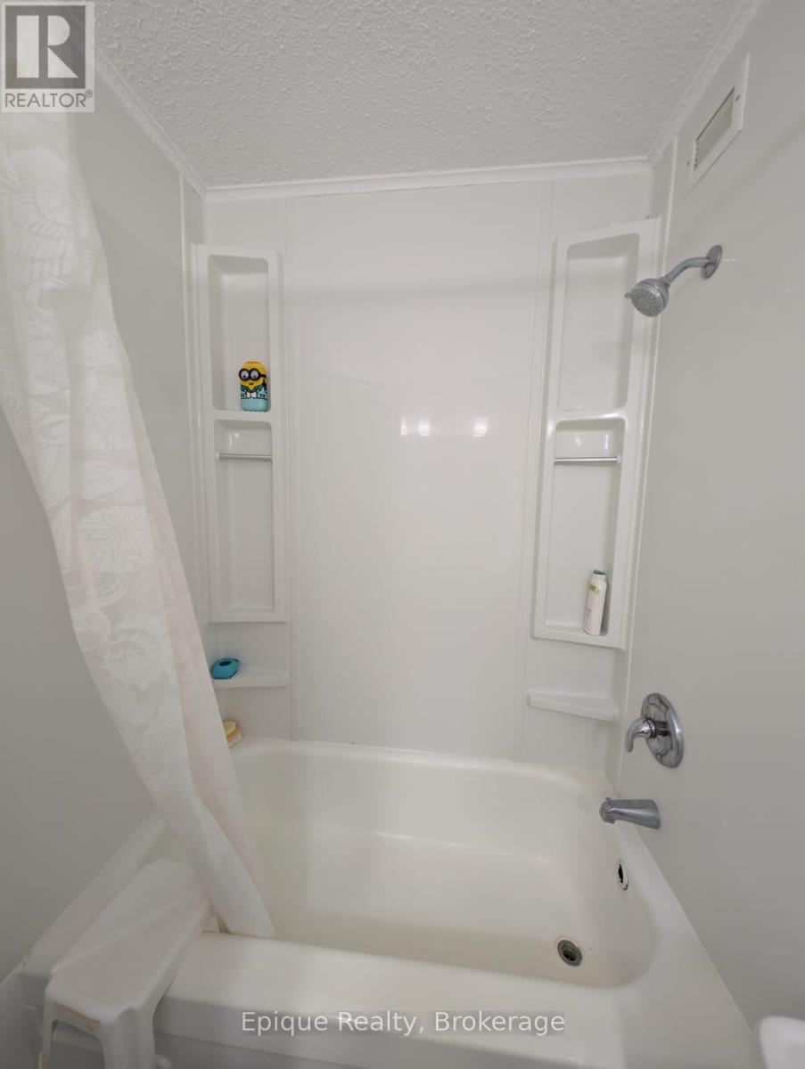 9 - 30 Green Valley Drive, Kitchener, Ontario  N2P 1G8 - Photo 5 - X12433471