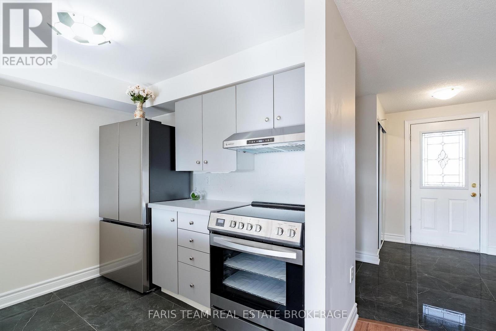 197 Dunsmore Lane, Barrie (Georgian Drive), Ontario L4M 6Z8 - Photo 4 - S12577696