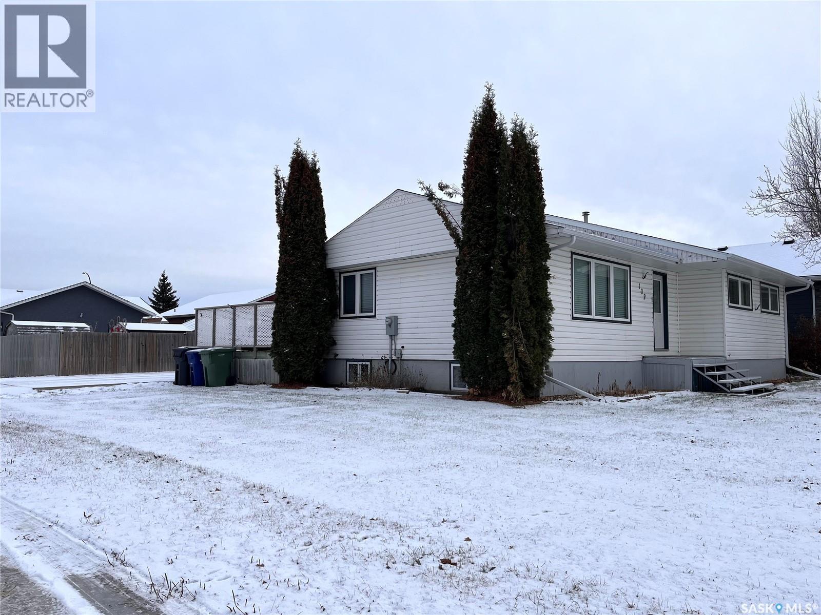 109 6th Street E, Nipawin, Saskatchewan  S0E 1E0 - Photo 2 - SK024590