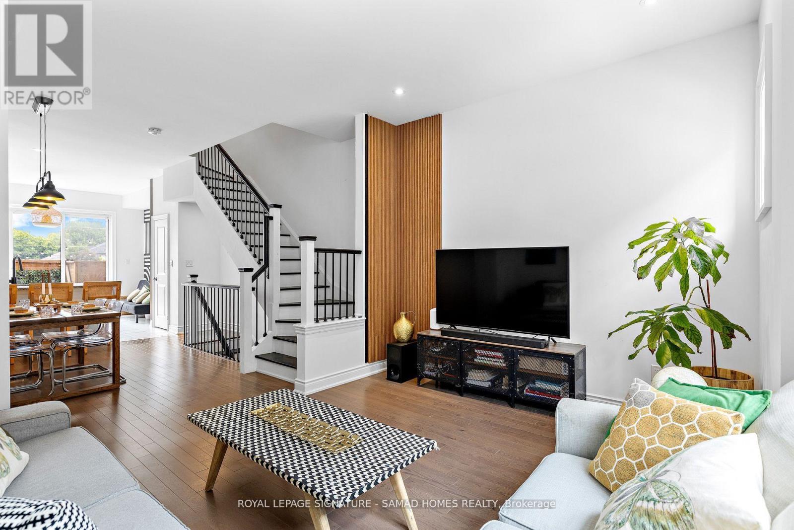 37 - 26 Lunar Crescent, Mississauga, Ontario  L5M 2R5 - Photo 4 - W12577656