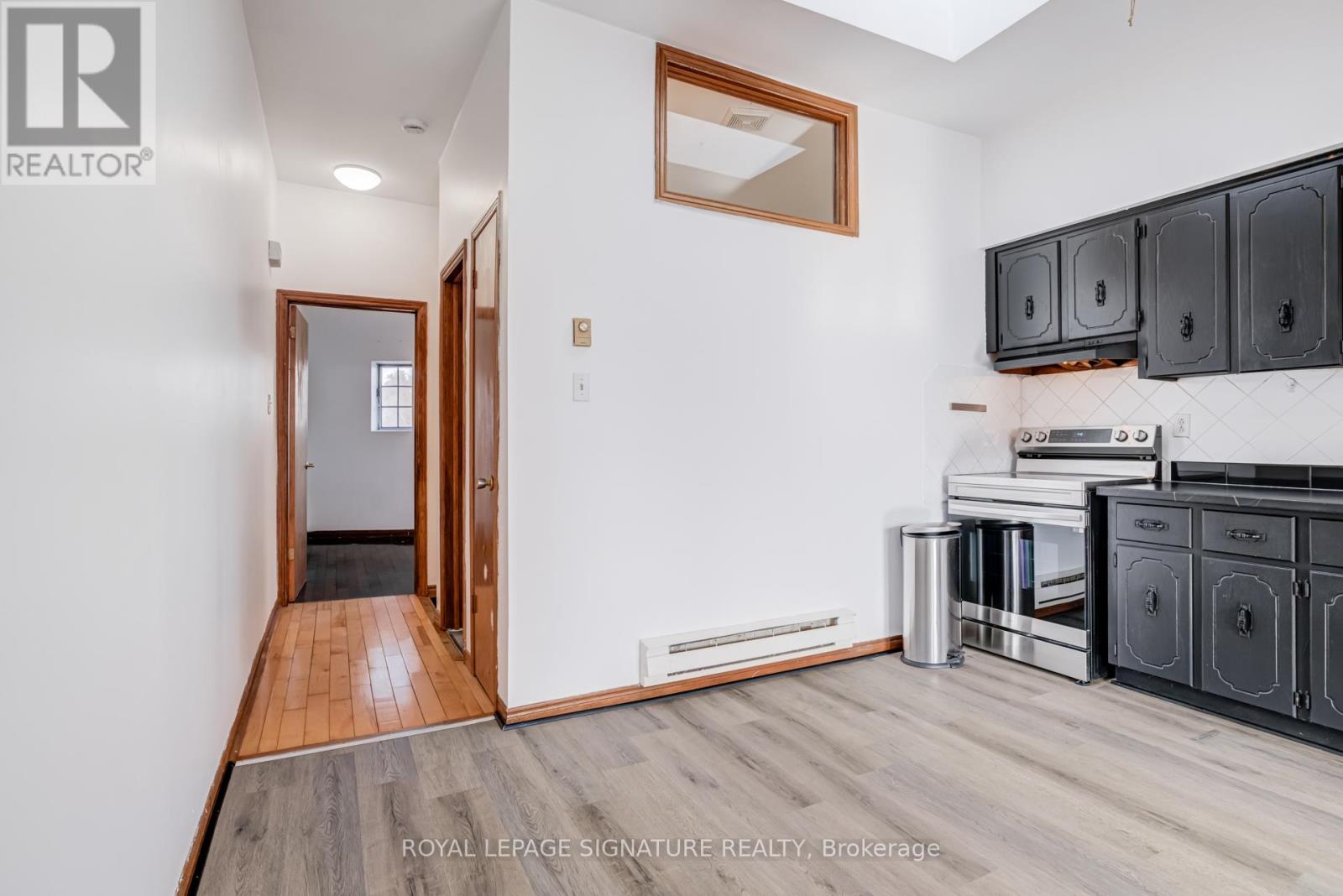 3 - 3038 Dundas Street W, Toronto, Ontario  M6P 1Z5 - Photo 6 - W12569574
