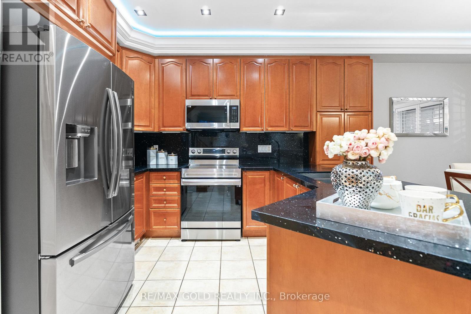 49 Sedgewick Circle, Brampton, Ontario  L7A 2P5 - Photo 15 - W12575586