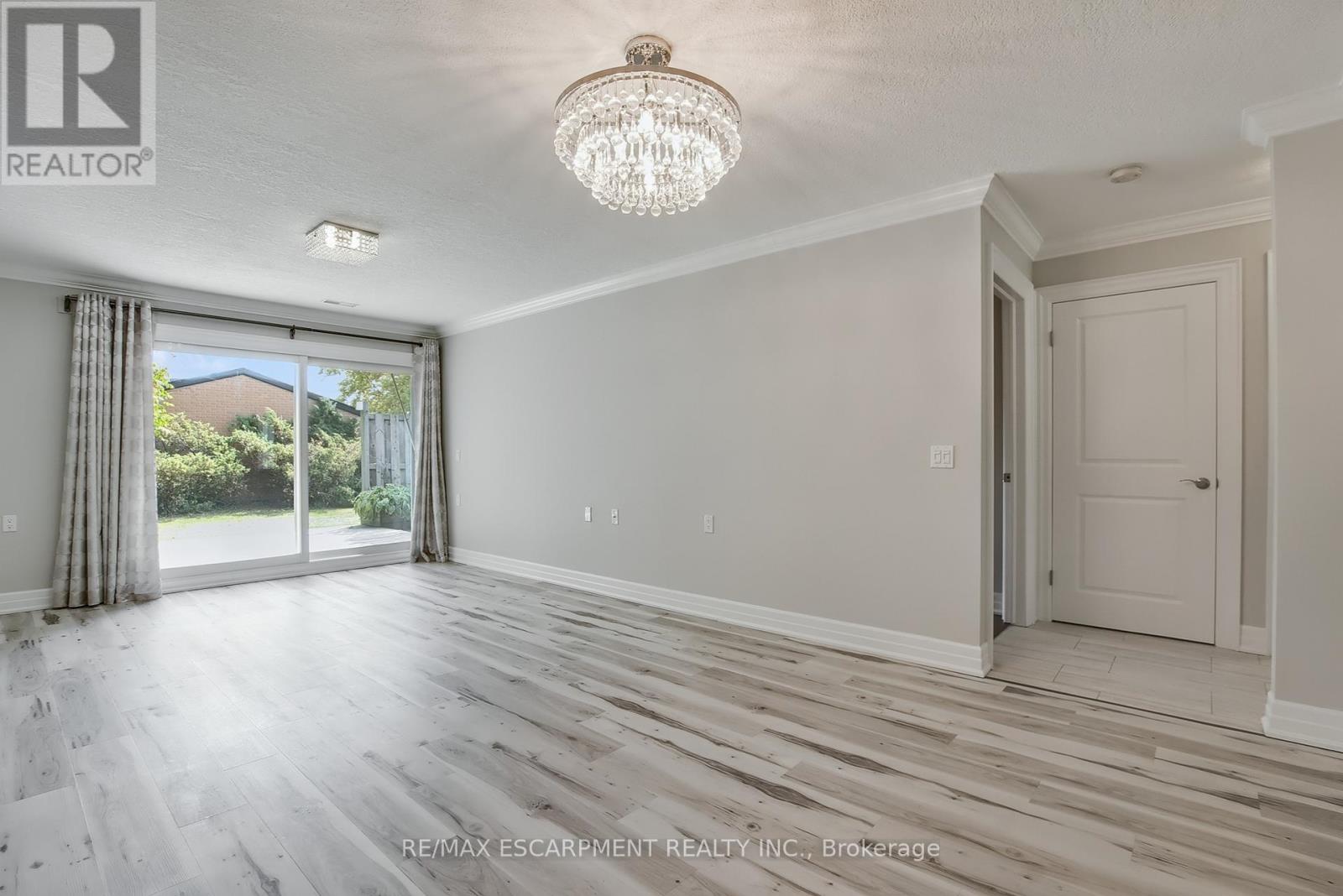 47 Szollosy Circle, Hamilton, Ontario  L9B 1T8 - Photo 10 - X12564528