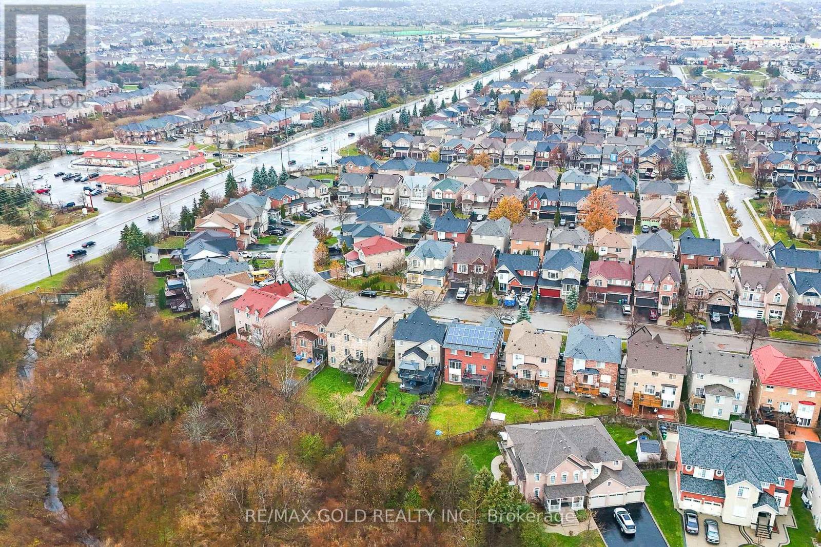 49 Sedgewick Circle, Brampton, Ontario  L7A 2P5 - Photo 6 - W12575586