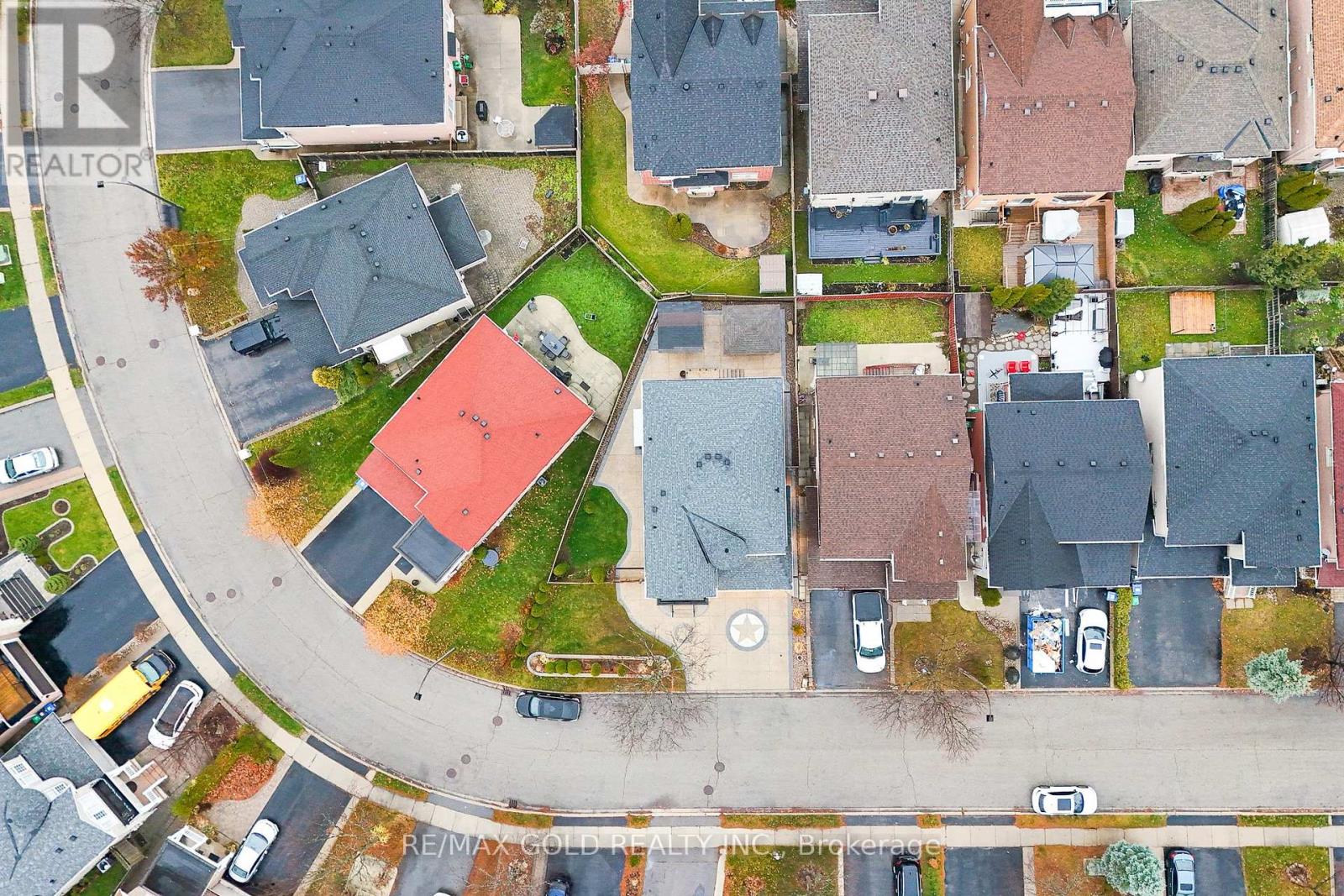 49 Sedgewick Circle, Brampton, Ontario  L7A 2P5 - Photo 5 - W12575586