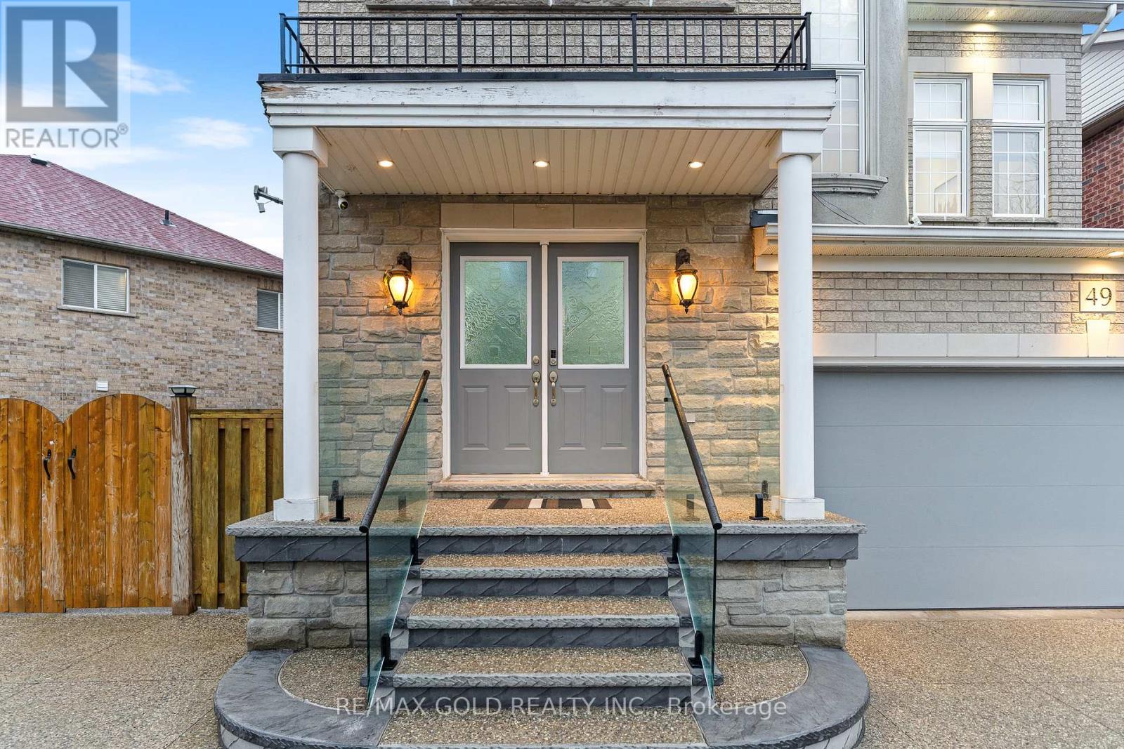 49 Sedgewick Circle, Brampton, Ontario  L7A 2P5 - Photo 8 - W12575586