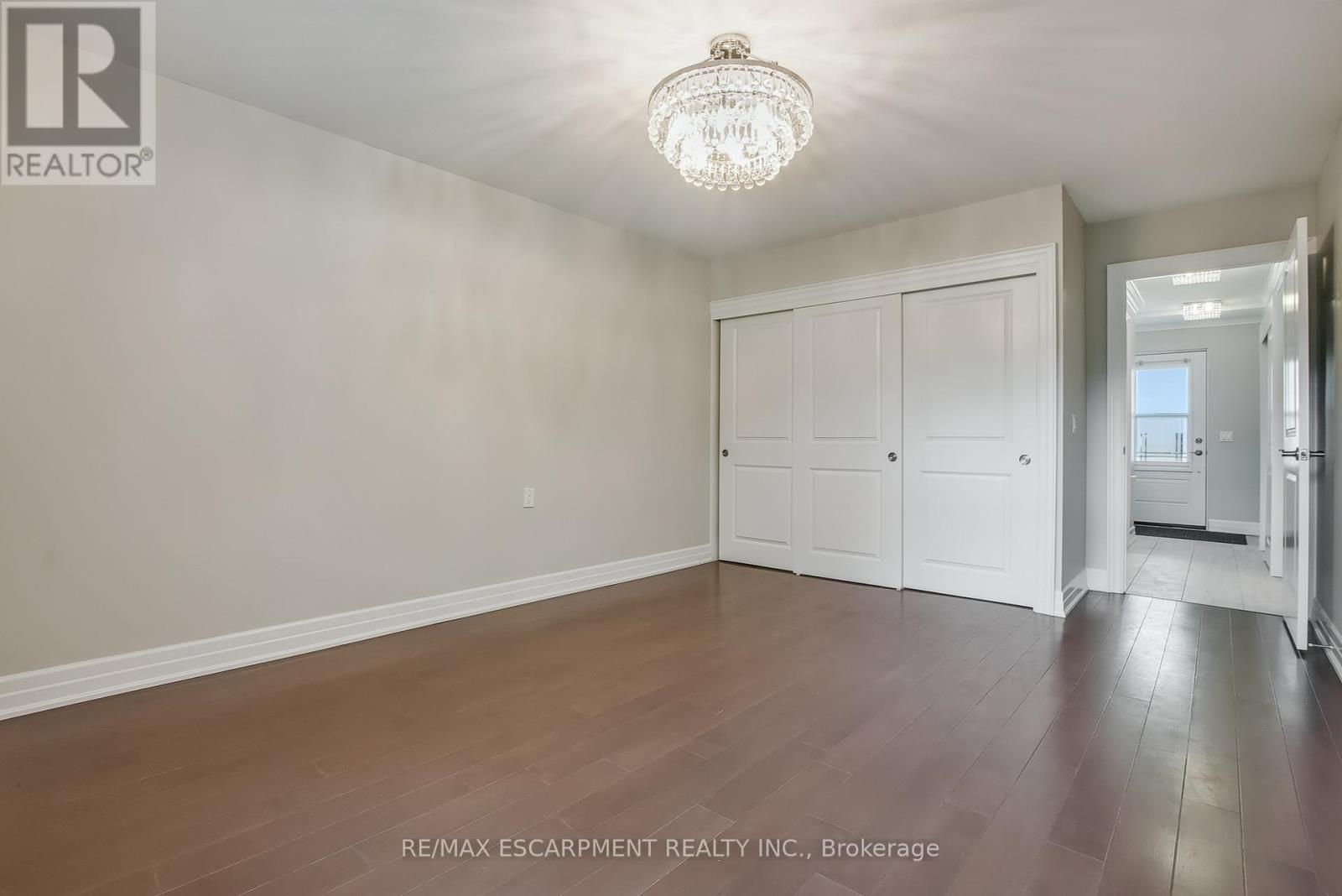 47 Szollosy Circle, Hamilton, Ontario  L9B 1T8 - Photo 14 - X12564528