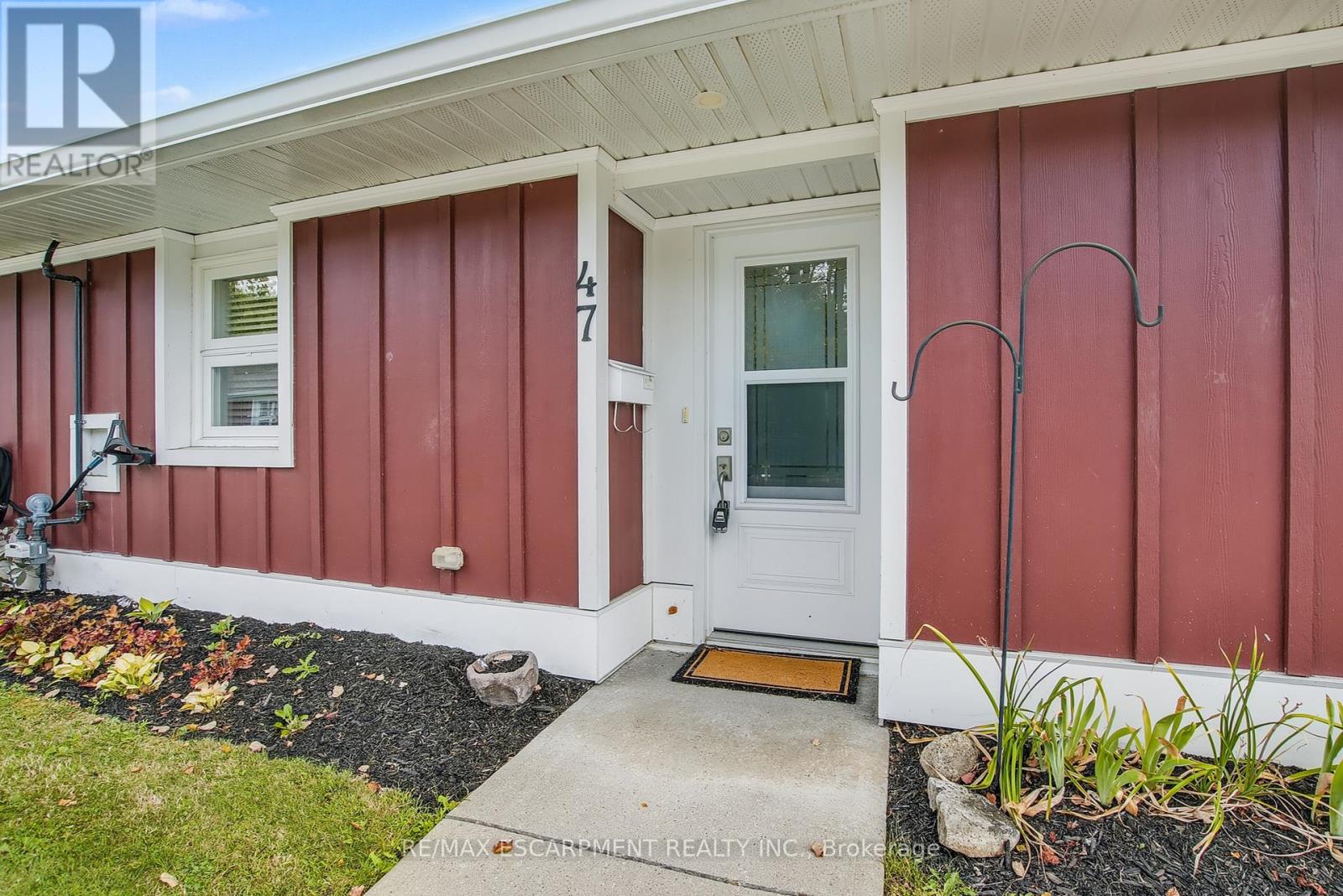 47 Szollosy Circle, Hamilton, Ontario  L9B 1T8 - Photo 2 - X12564528