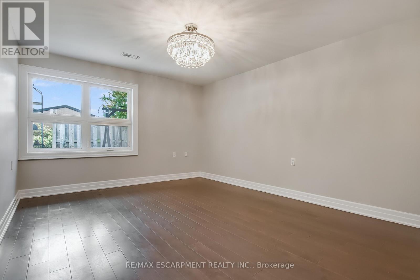 47 Szollosy Circle, Hamilton, Ontario  L9B 1T8 - Photo 13 - X12564528