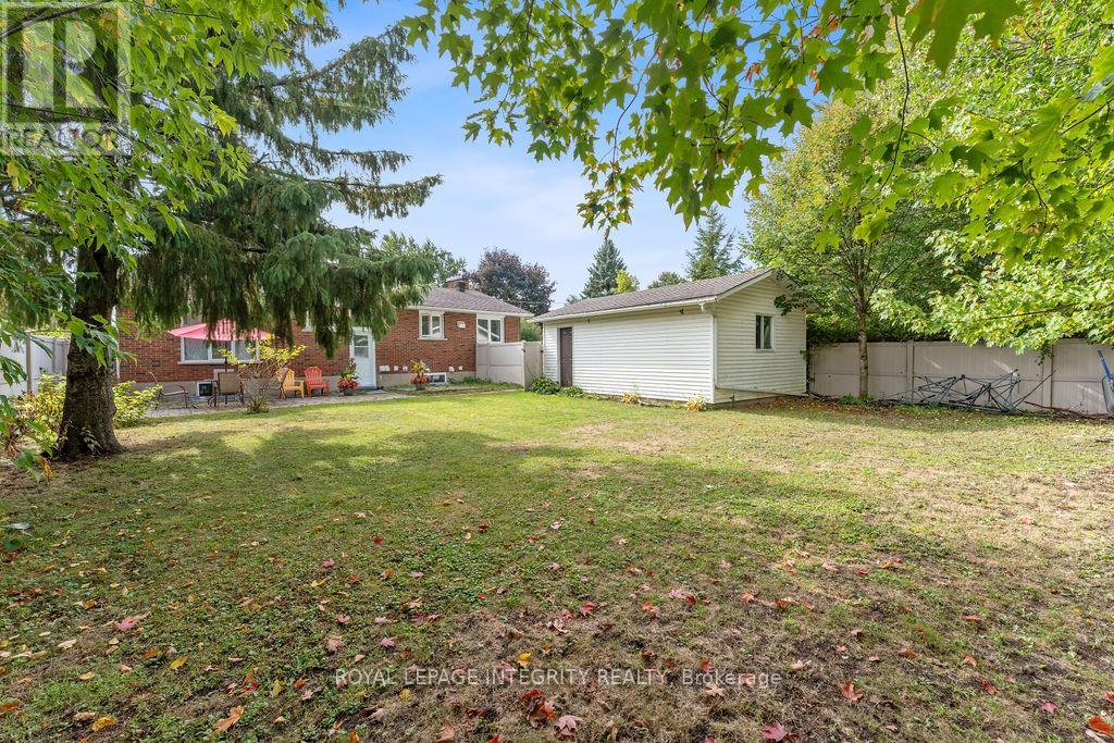 B - 1105 Falaise Road, Ottawa, Ontario  K2E 6R1 - Photo 5 - X12425772