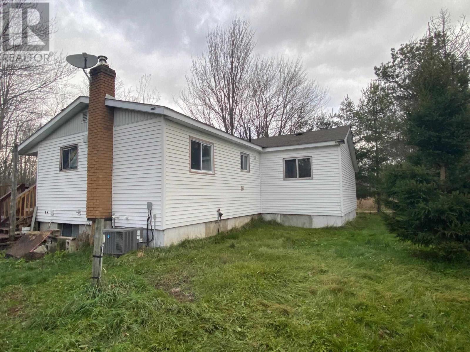 61 Victoria St, Sault Ste. Marie, Ontario P6A 5K6 - Photo 2 - SM253351