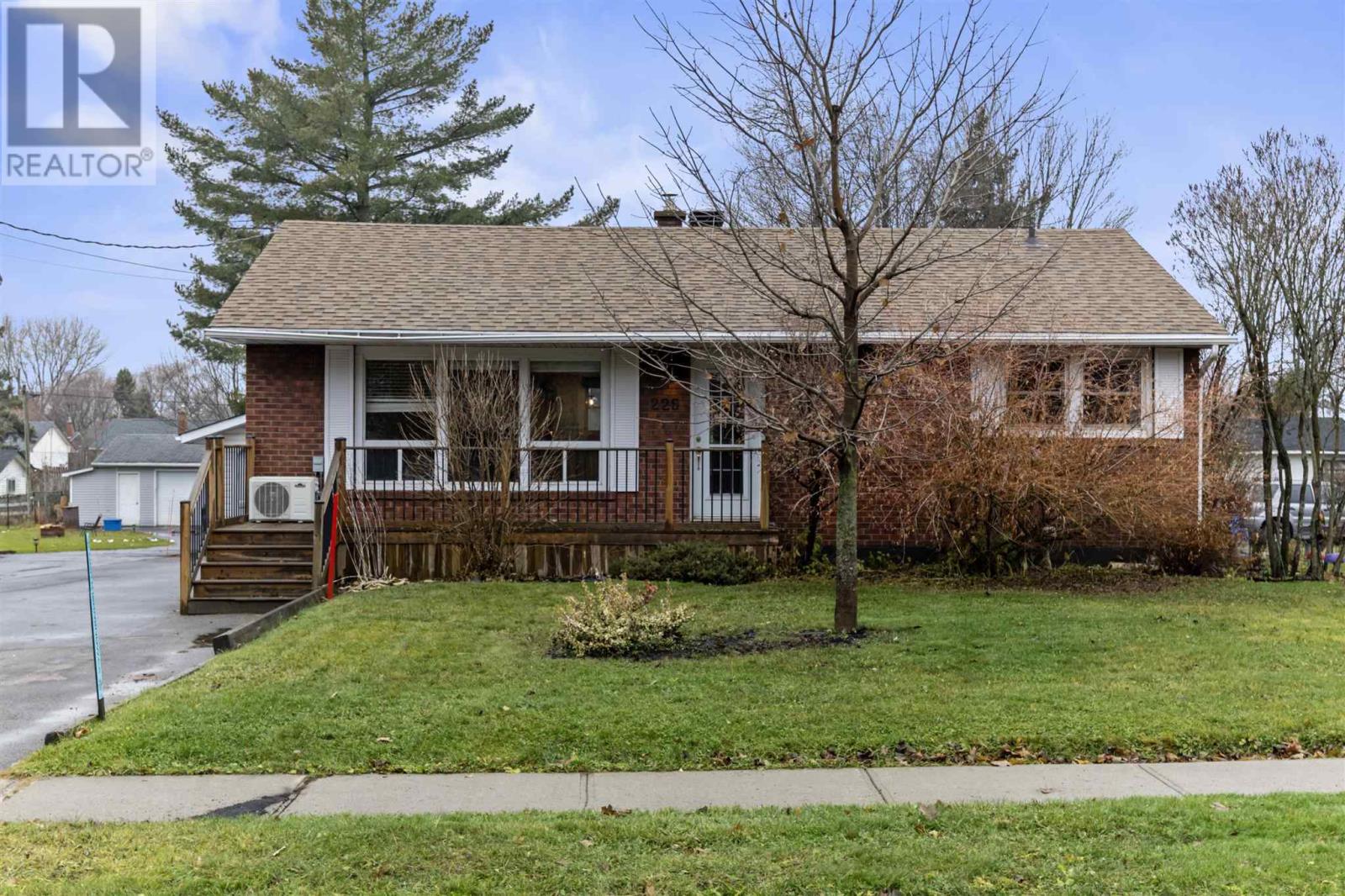 225 Hugill St, Sault Ste. Marie, Ontario  P6A 4G1 - Photo 37 - SM253352