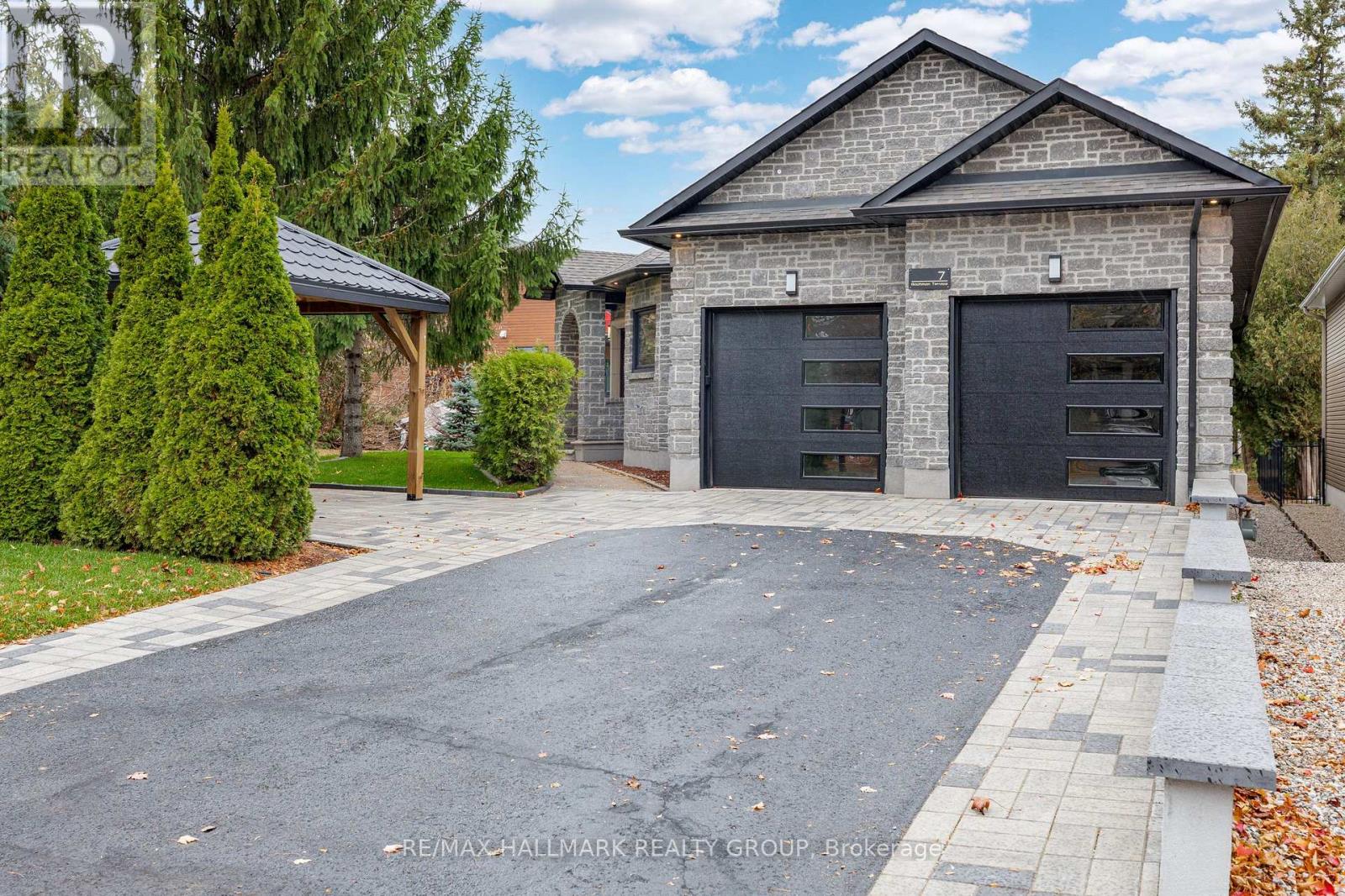 7 Bachman Terrace, Ottawa, Ontario  K2L 1W2 - Photo 1 - X12577744