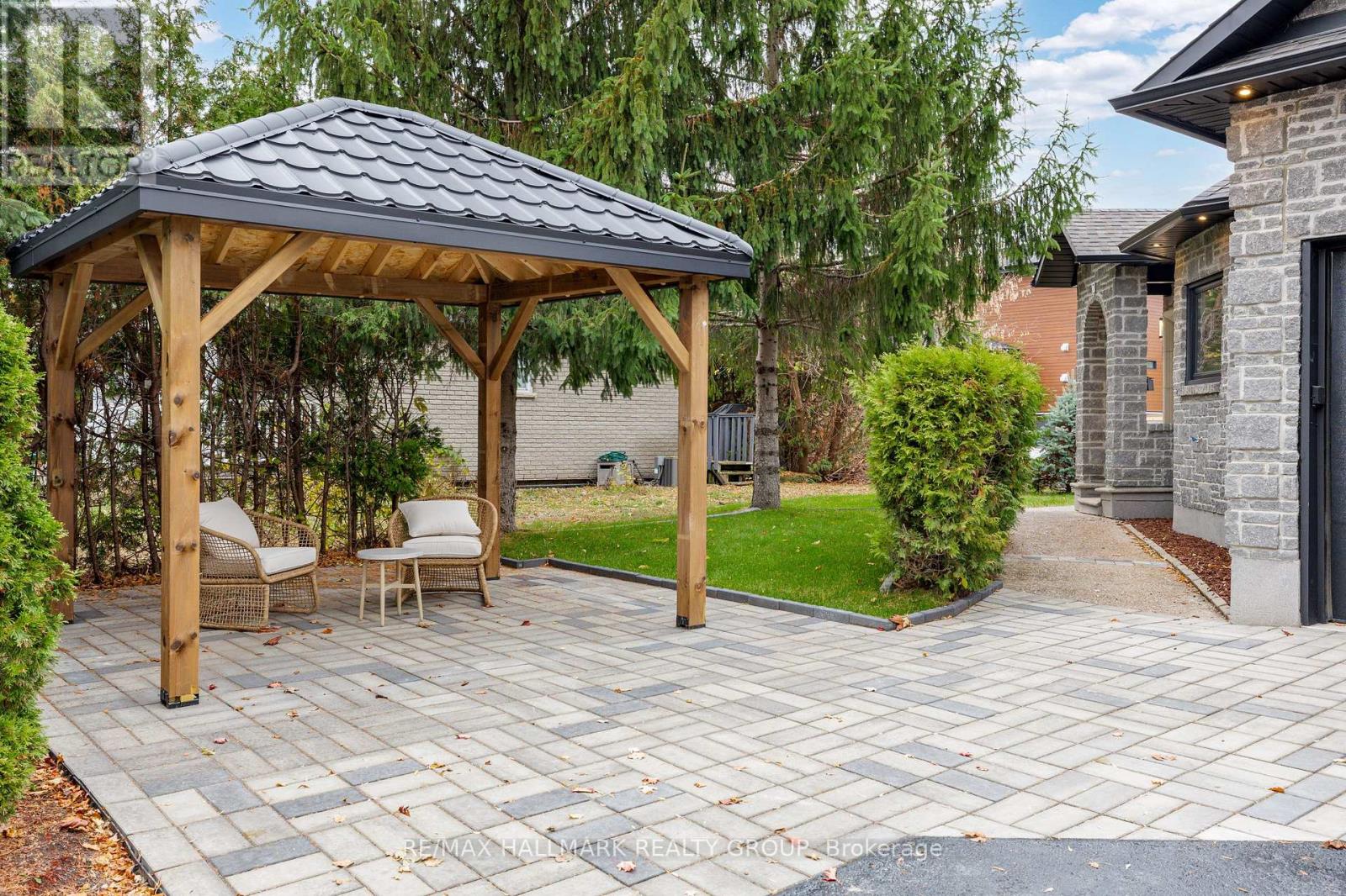 7 Bachman Terrace, Ottawa, Ontario  K2L 1W2 - Photo 2 - X12577744