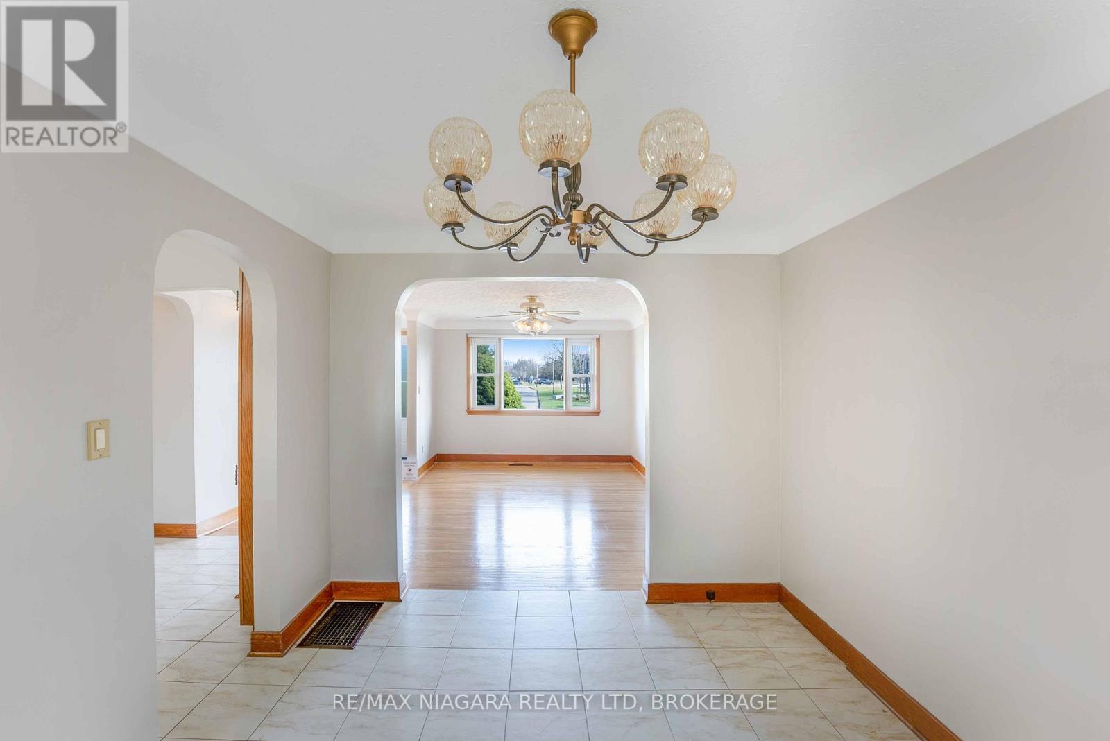 127 Louth Street, St. Catharines (Rykert/vansickle), Ontario  L2S 2T8 - Photo 11 - X12577714