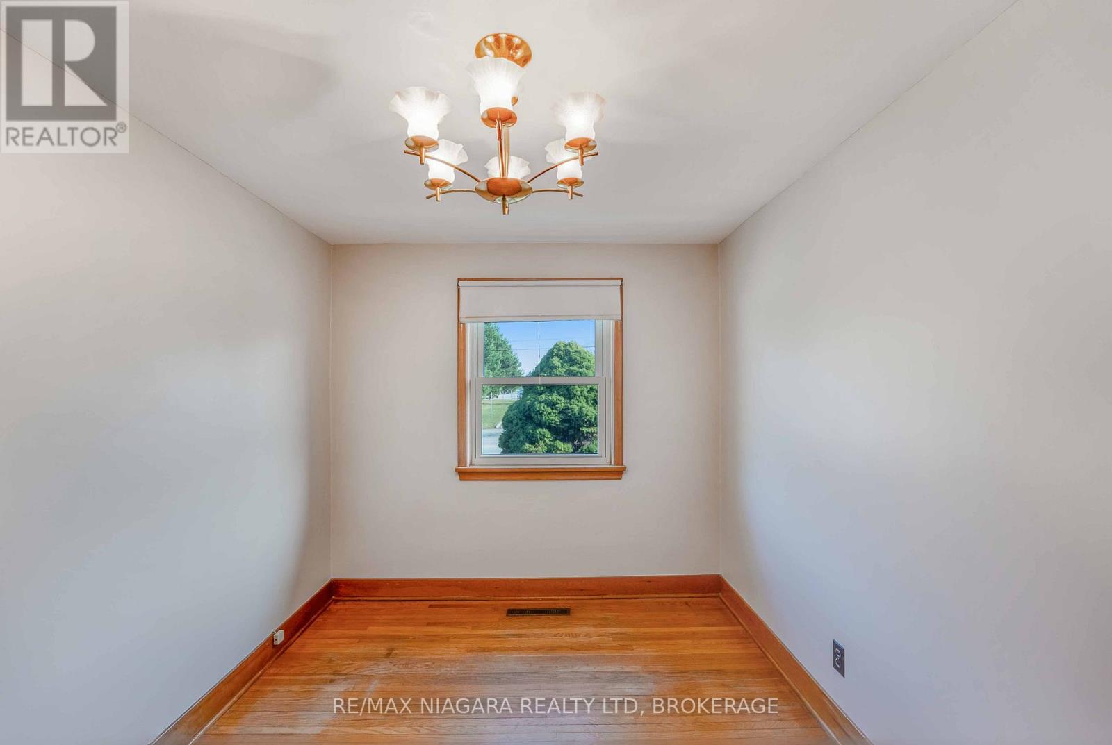 127 Louth Street, St. Catharines (Rykert/vansickle), Ontario  L2S 2T8 - Photo 15 - X12577714