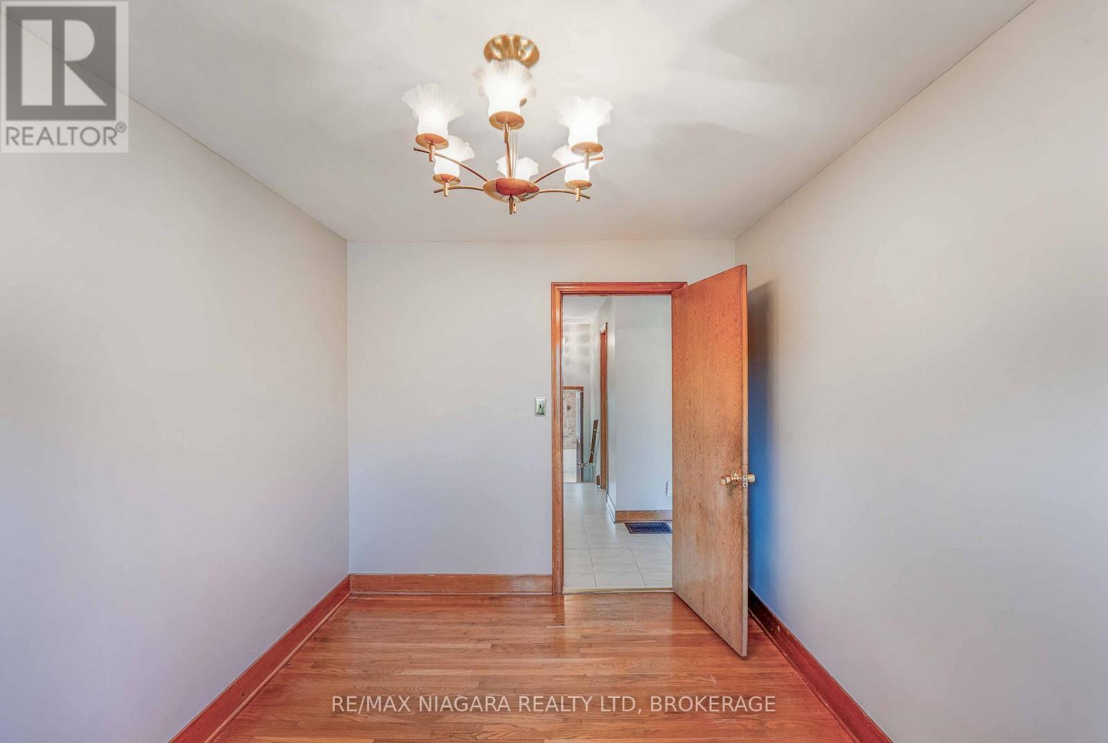 127 Louth Street, St. Catharines (Rykert/vansickle), Ontario  L2S 2T8 - Photo 16 - X12577714