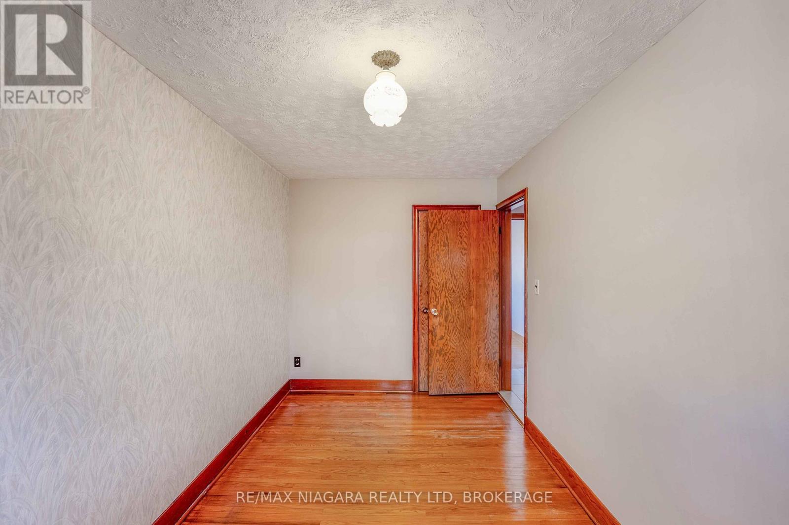 127 Louth Street, St. Catharines (Rykert/vansickle), Ontario  L2S 2T8 - Photo 19 - X12577714