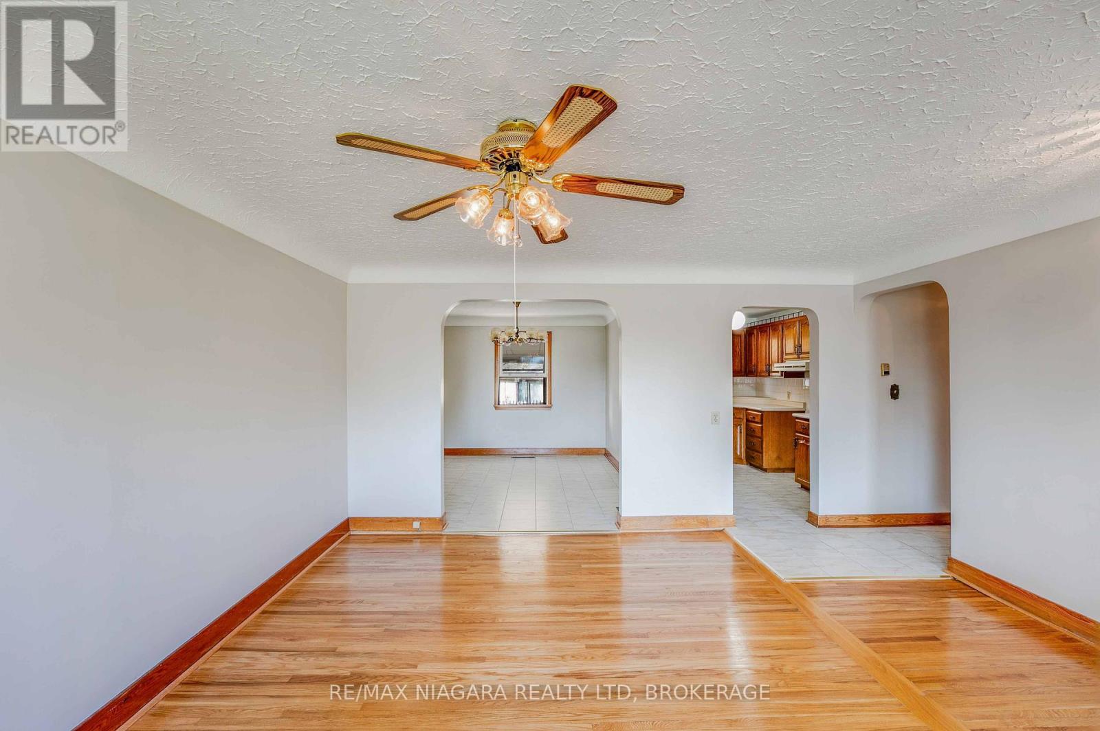 127 Louth Street, St. Catharines (Rykert/vansickle), Ontario  L2S 2T8 - Photo 8 - X12577714