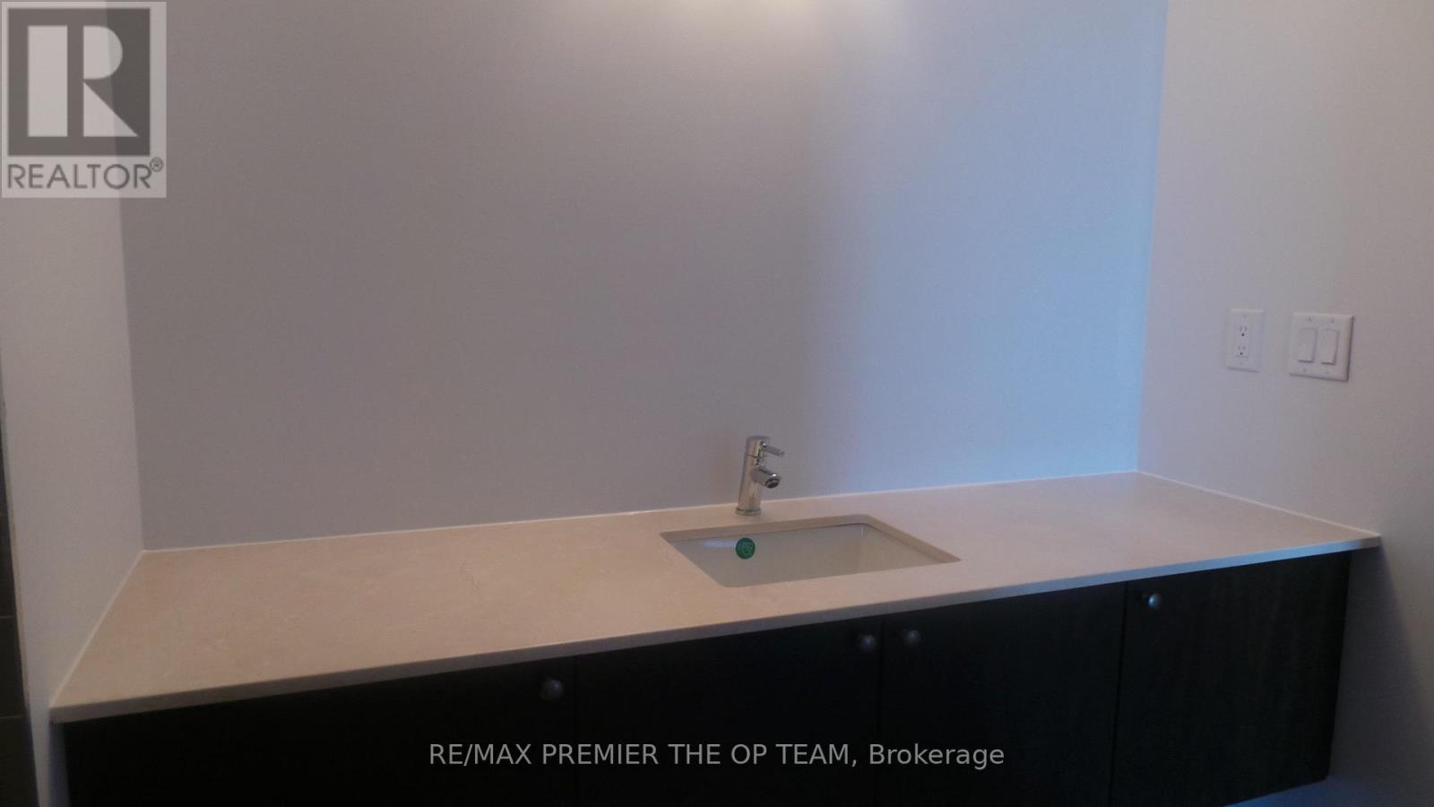 806 - 12 Woodstream Boulevard, Vaughan, Ontario  L4L 8C3 - Photo 7 - N12575328