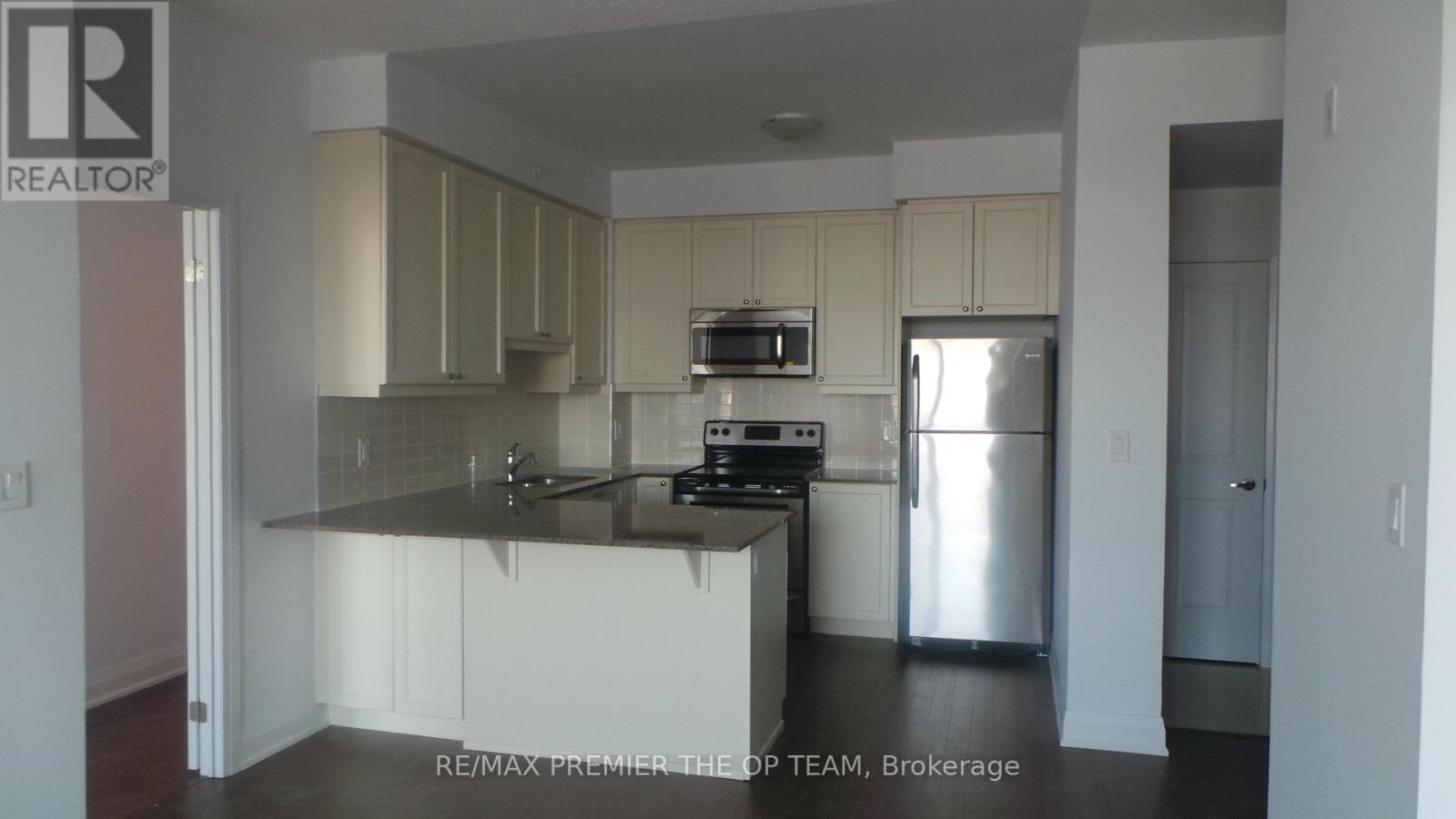 806 - 12 Woodstream Boulevard, Vaughan, Ontario  L4L 8C3 - Photo 2 - N12575328