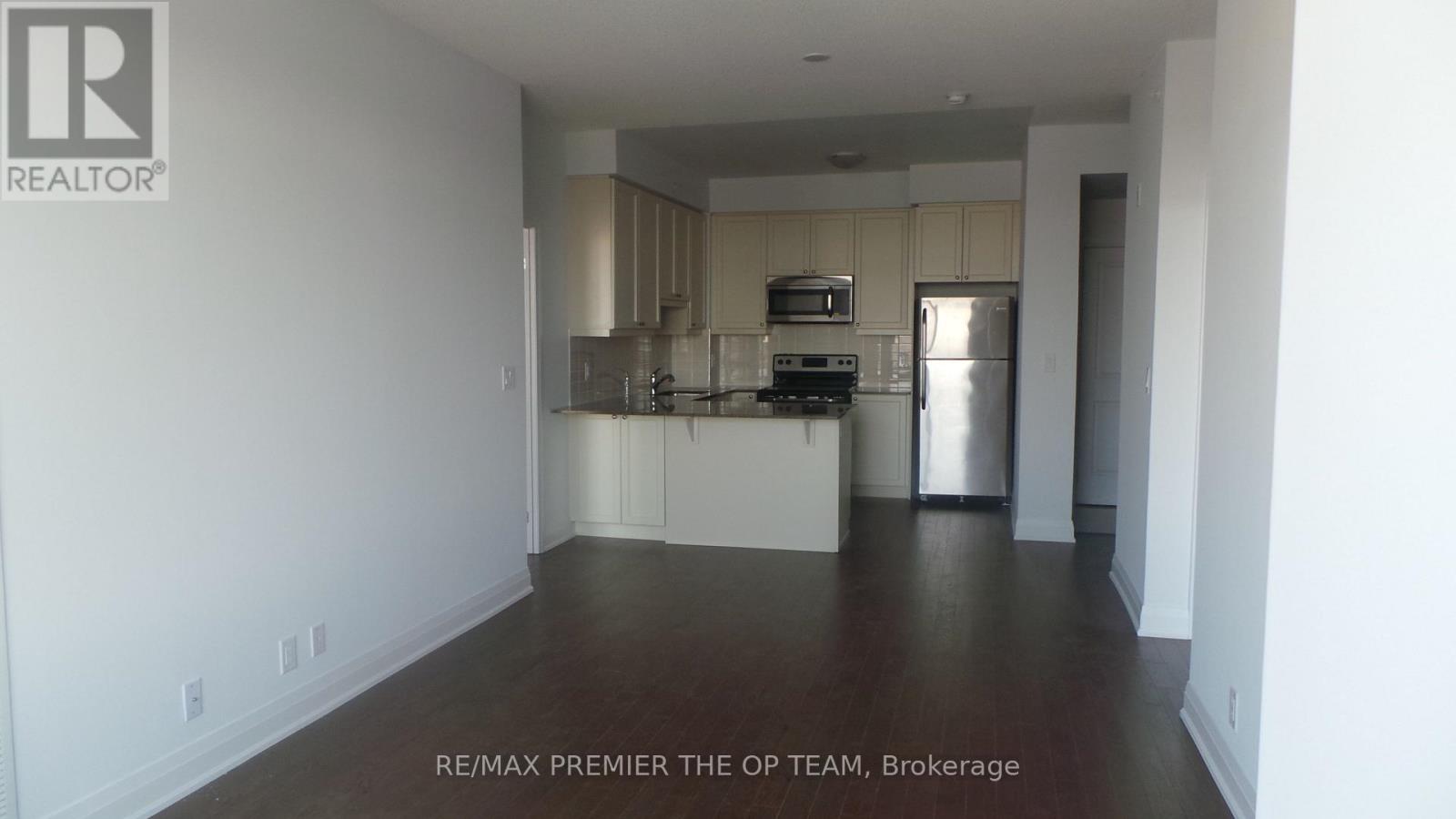 806 - 12 Woodstream Boulevard, Vaughan, Ontario  L4L 8C3 - Photo 3 - N12575328