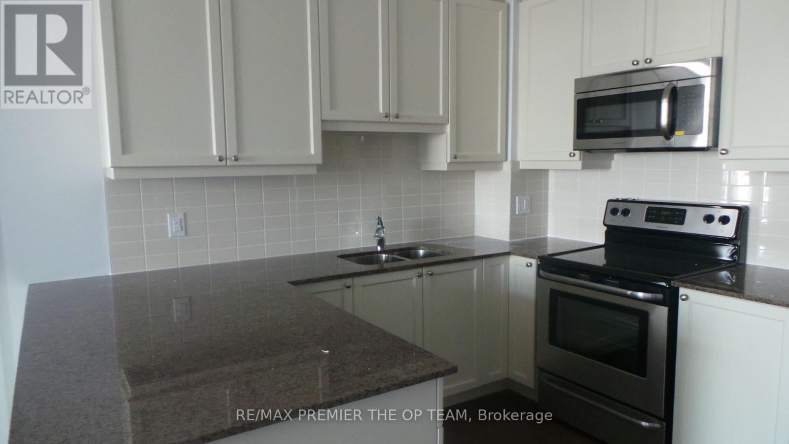 806 - 12 Woodstream Boulevard, Vaughan, Ontario  L4L 8C3 - Photo 5 - N12575328