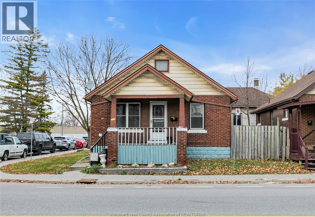 MLS# 25030620: 1394 COLLEGE, Windsor, Canada