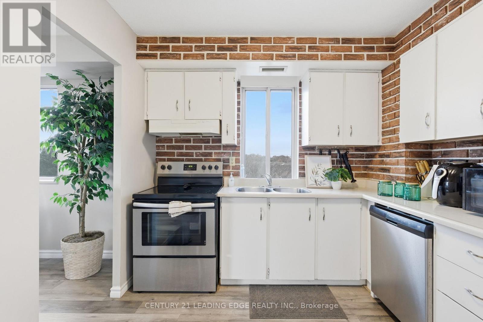 407 - 301 Frances Avenue, Hamilton, Ontario  L8E 3W6 - Photo 8 - X12573122