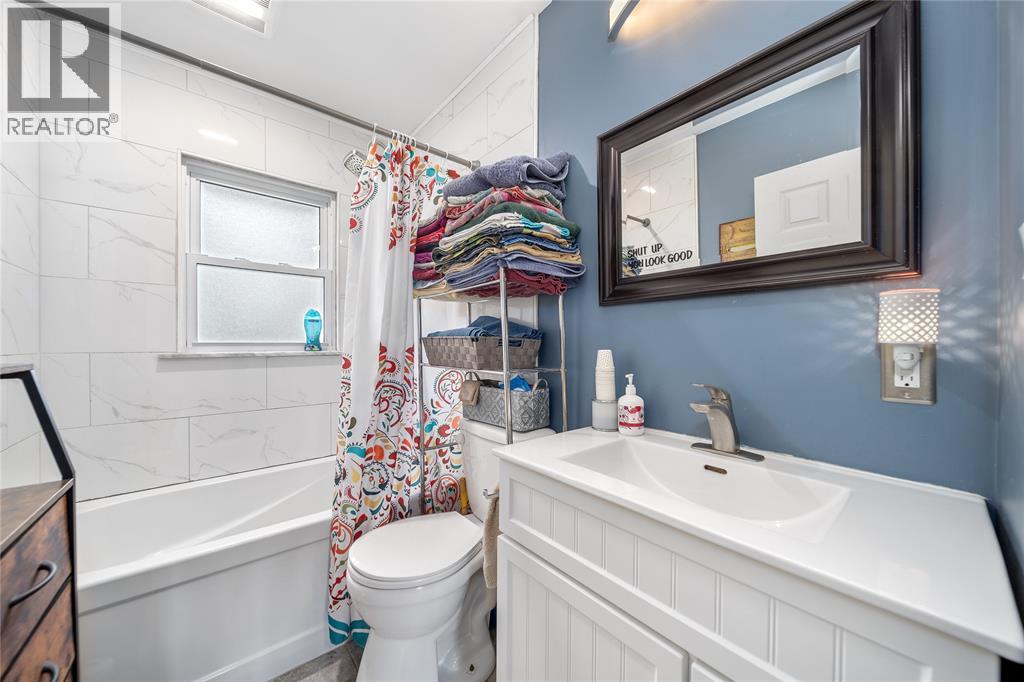 19 Broadway Street, Lambton Shores, Ontario  N0N 1J0 - Photo 9 - 25030618