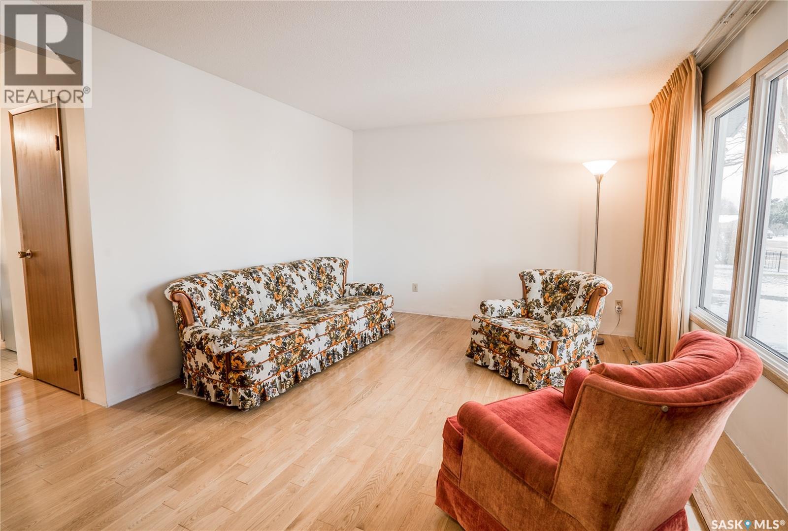 442 Vancouver Avenue S, Saskatoon, Saskatchewan  S7M 3N4 - Photo 2 - SK024671