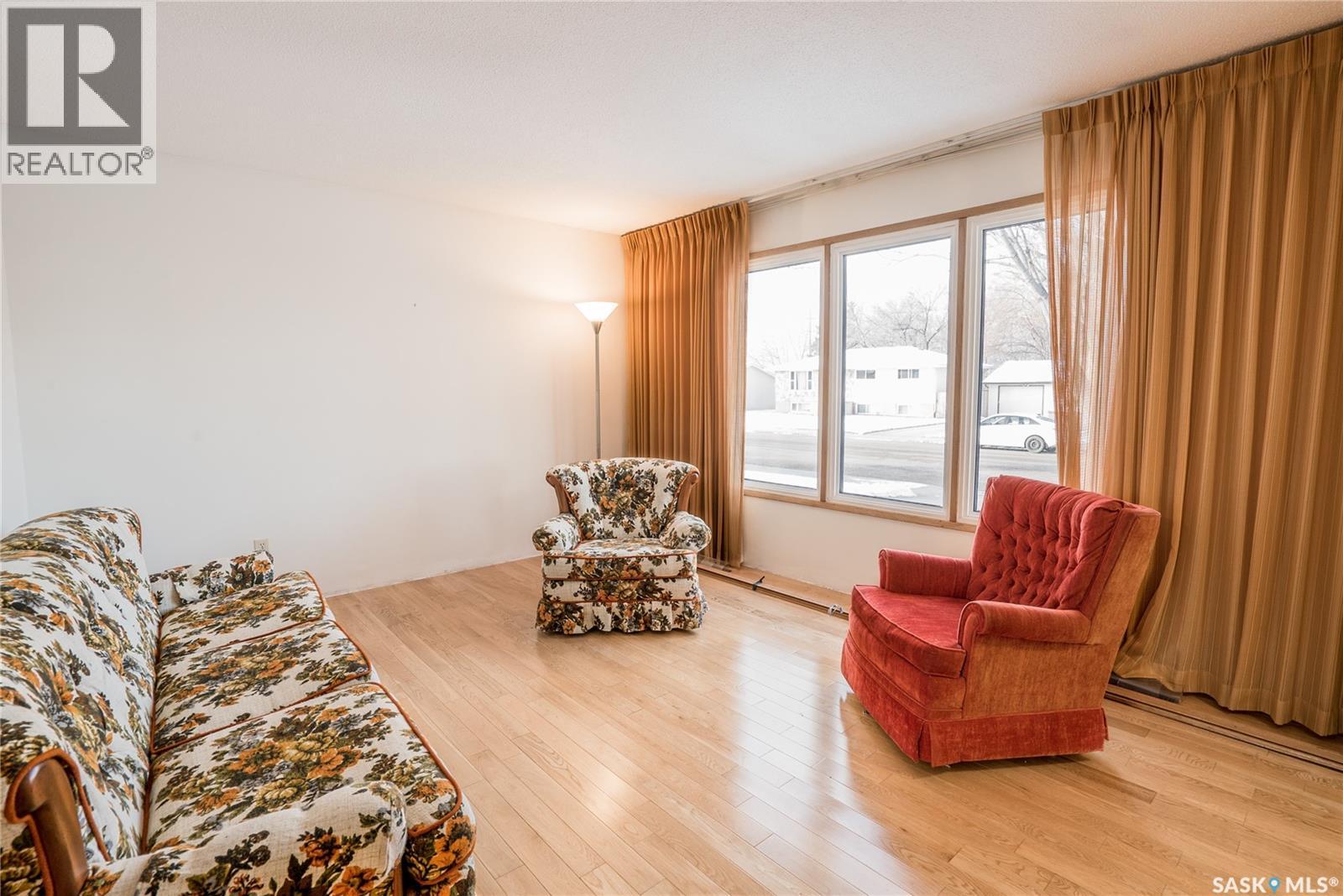 442 Vancouver Avenue S, Saskatoon, Saskatchewan  S7M 3N4 - Photo 3 - SK024671