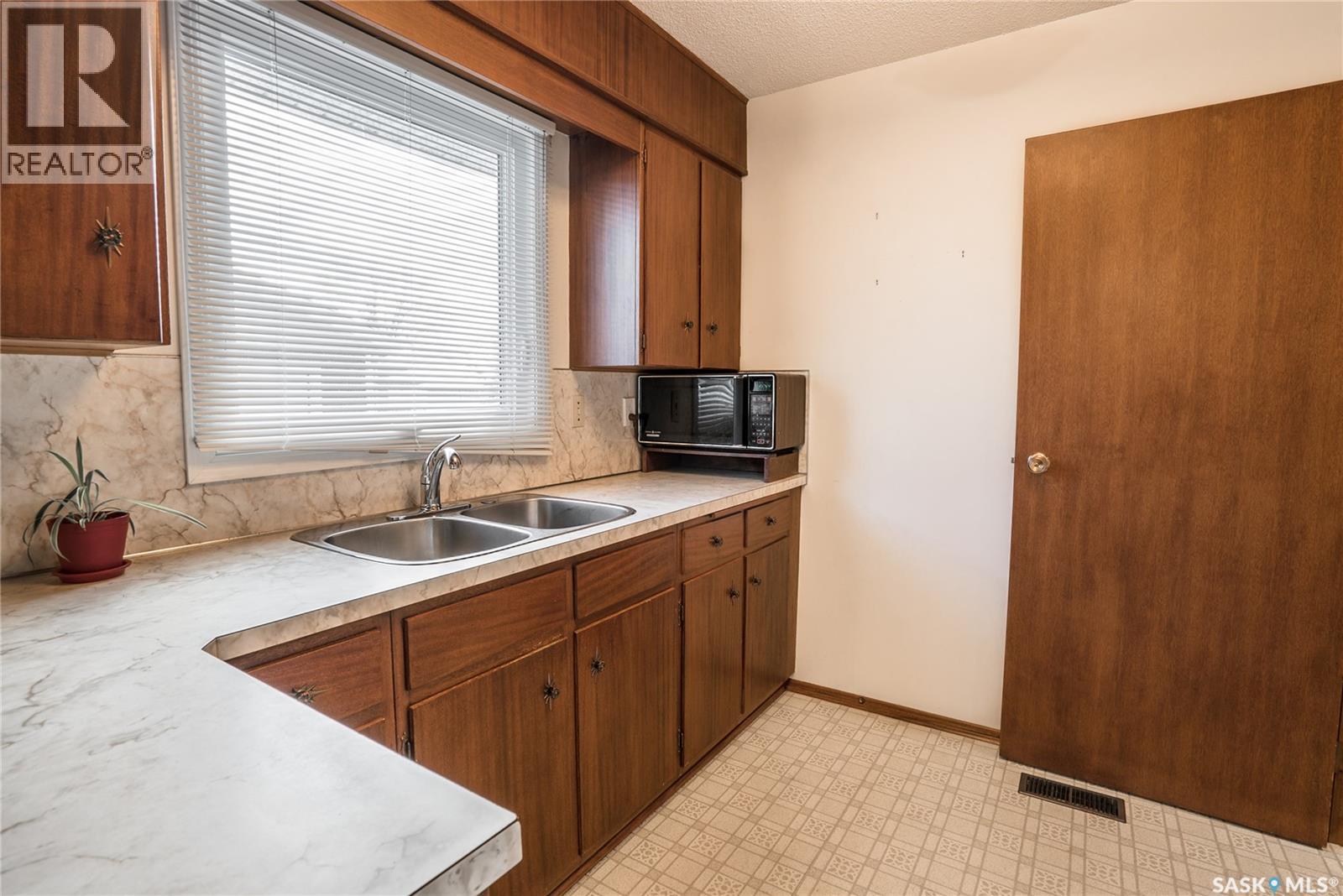 442 Vancouver Avenue S, Saskatoon, Saskatchewan  S7M 3N4 - Photo 8 - SK024671