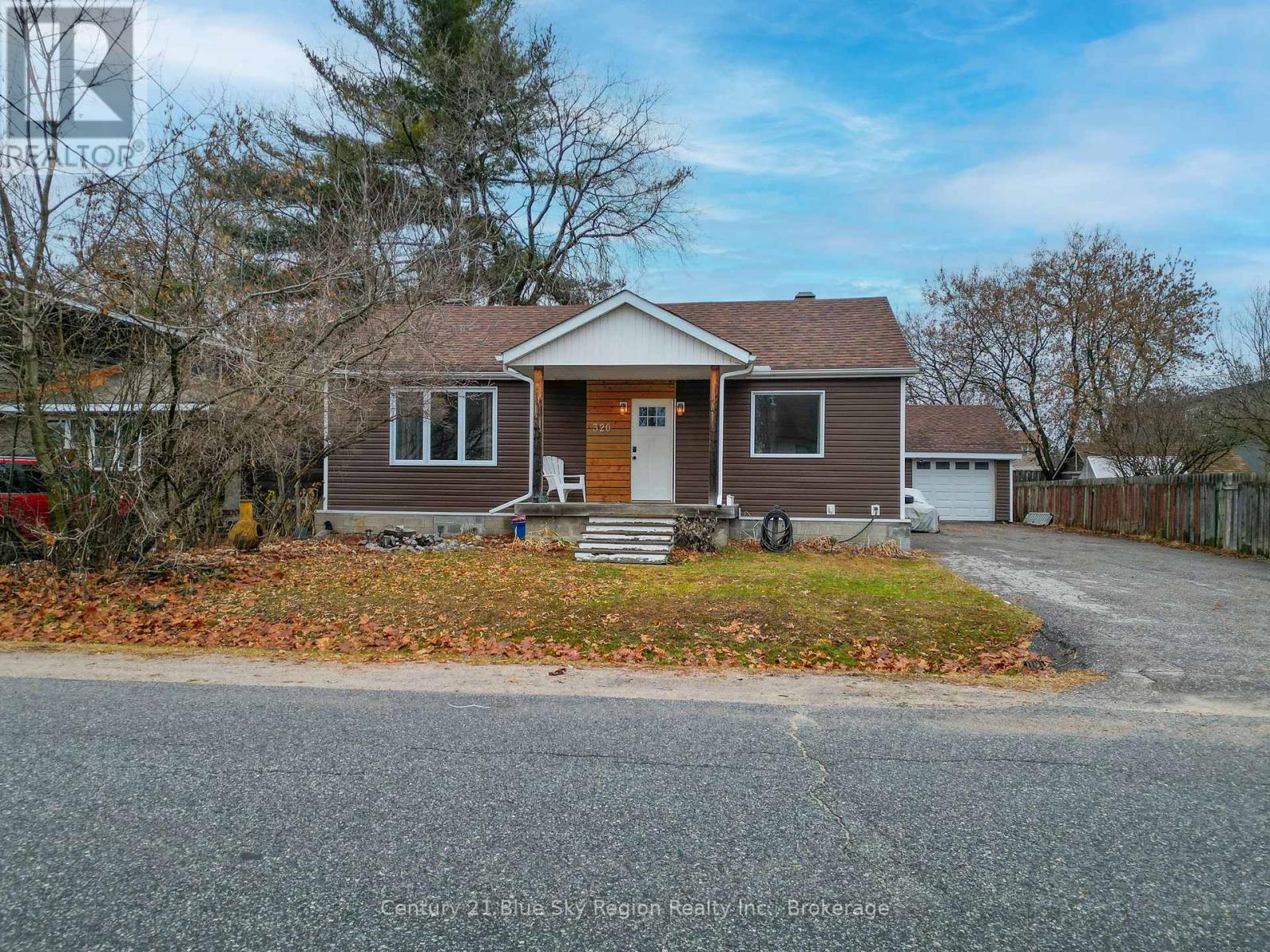 320 Hutcheson Avenue, North Bay, Ontario  P1B 6Z2 - Photo 2 - X12577880