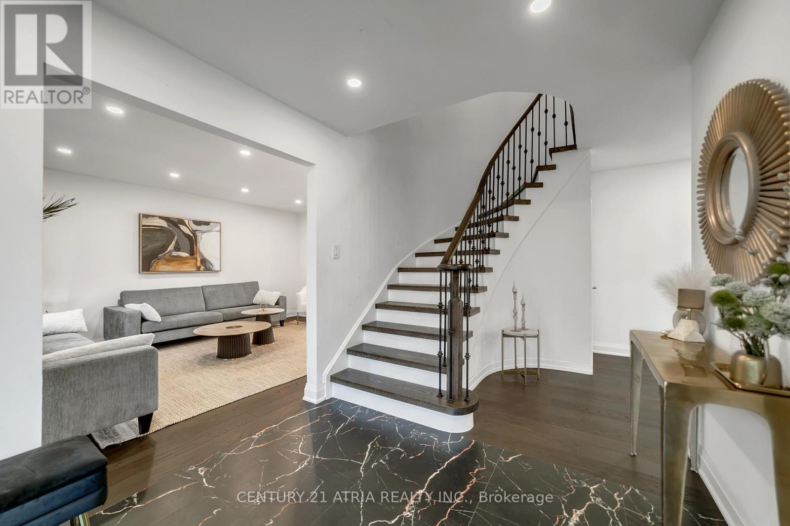 65 Worthington Avenue, Richmond Hill, Ontario  L4E 2S6 - Photo 2 - N12577732