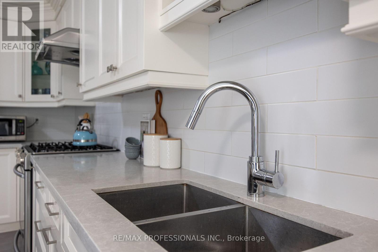 152 Ashton Drive, Vaughan, Ontario  L6A 2T8 - Photo 14 - N12577756