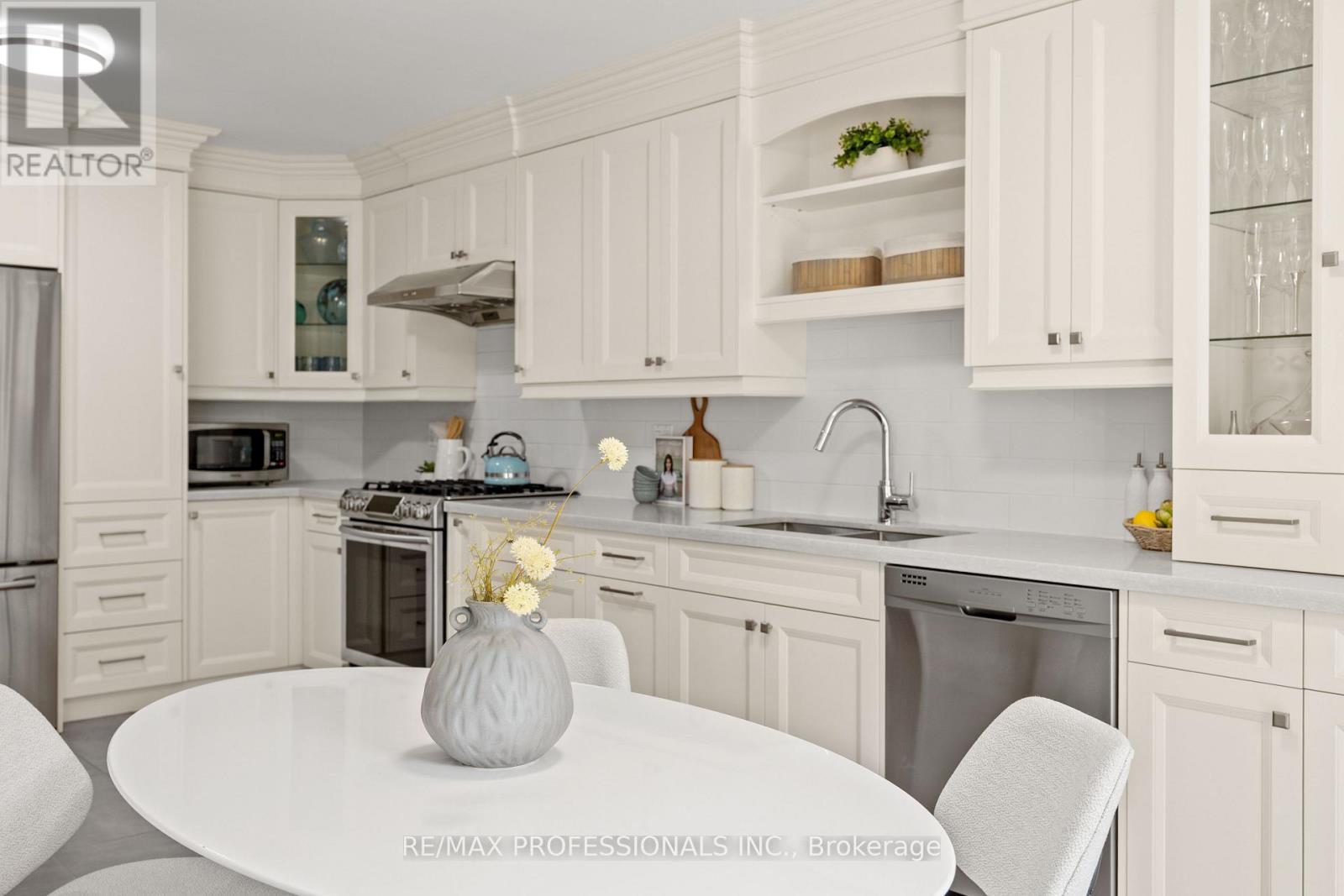 152 Ashton Drive, Vaughan, Ontario  L6A 2T8 - Photo 15 - N12577756