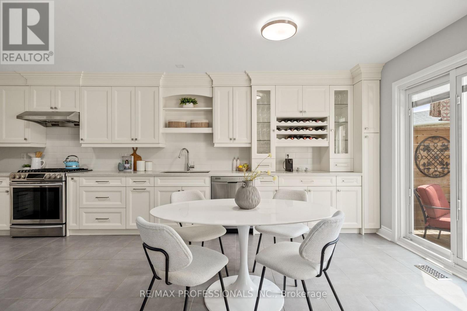 152 Ashton Drive, Vaughan, Ontario  L6A 2T8 - Photo 9 - N12577756