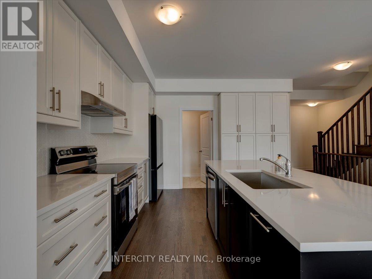 22 Griffith Street, Aurora, Ontario  L4G 7B6 - Photo 12 - N12577760