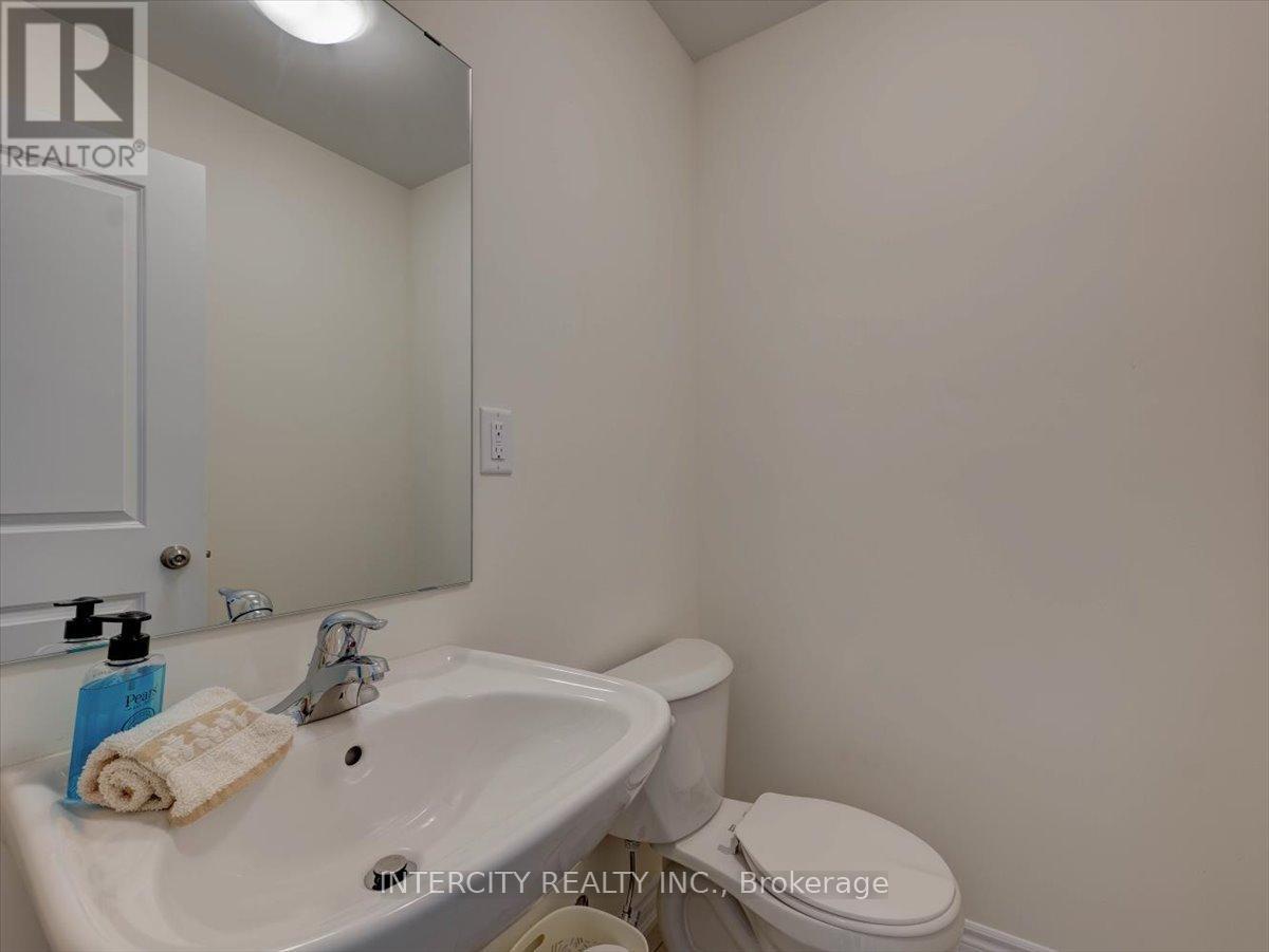 22 Griffith Street, Aurora, Ontario  L4G 7B6 - Photo 20 - N12577760