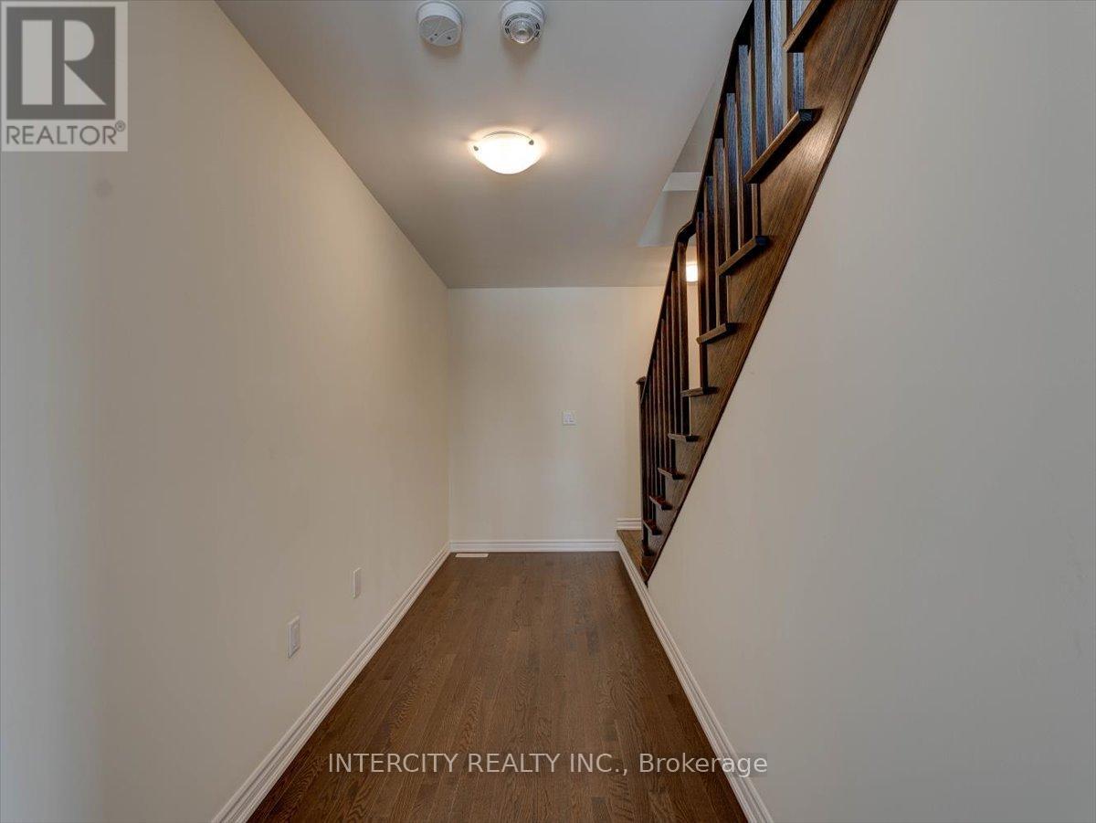 22 Griffith Street, Aurora, Ontario  L4G 7B6 - Photo 5 - N12577760