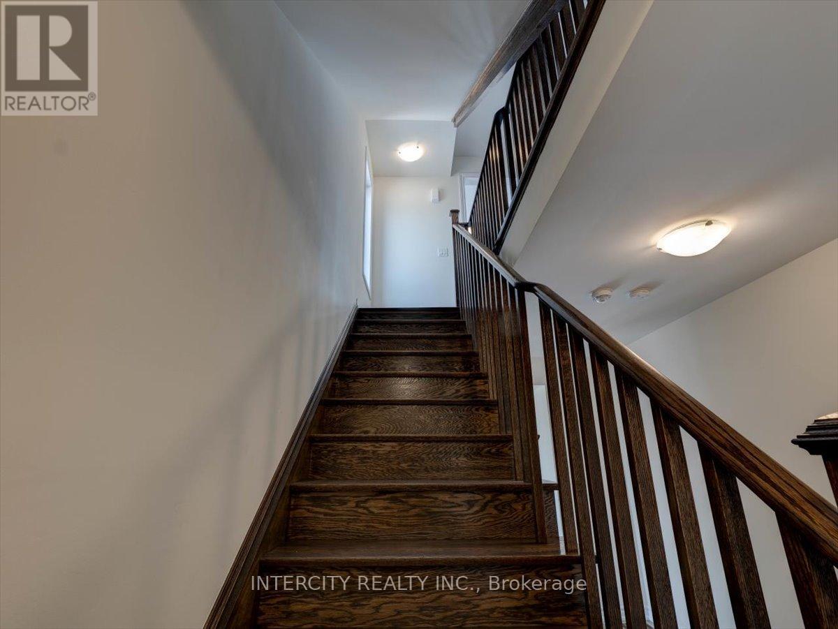 22 Griffith Street, Aurora, Ontario  L4G 7B6 - Photo 6 - N12577760